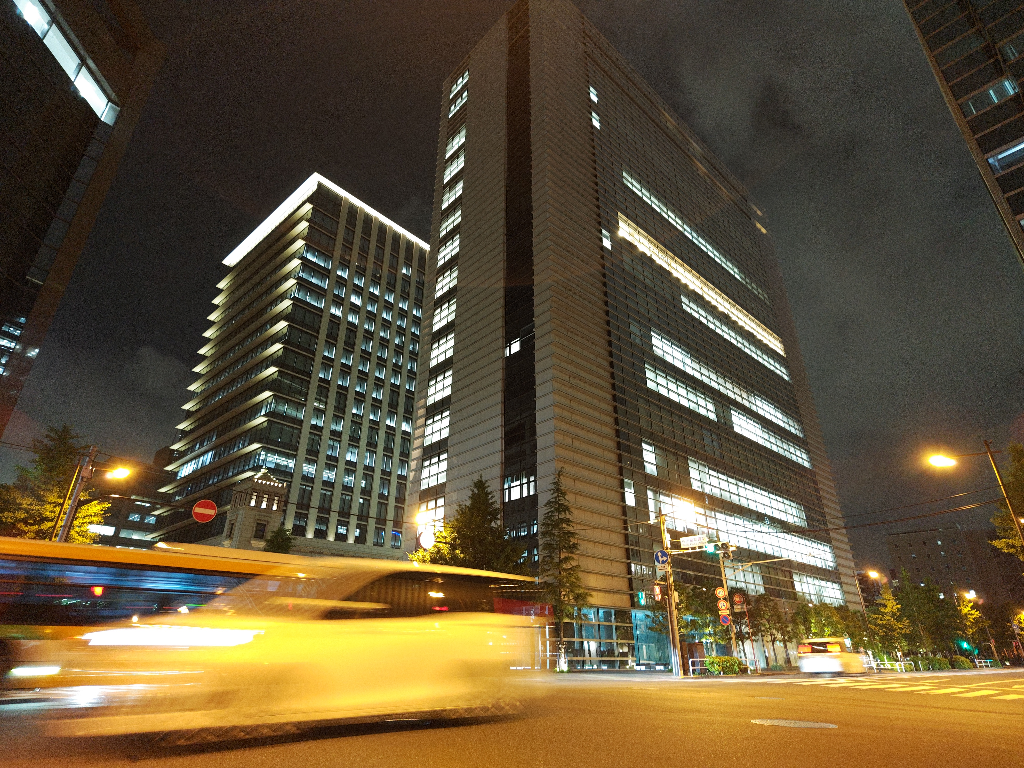 マニュアルでシャッタースピードを遅くして撮影したもの