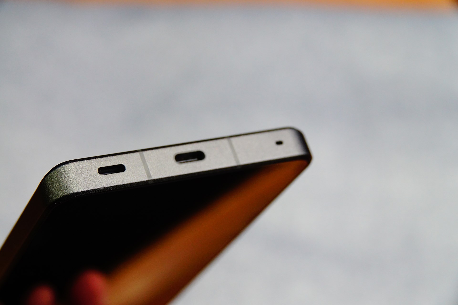 下側面にはUSB Type-Cポート