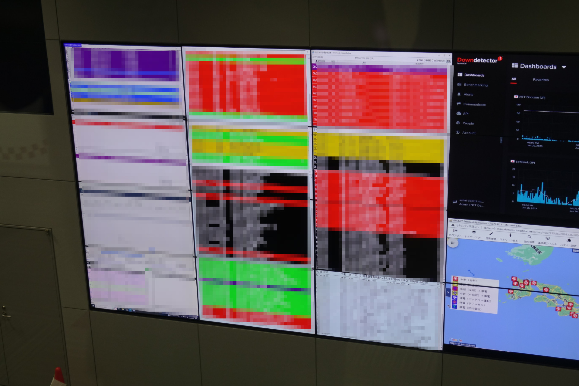基地局の状況を表す画面。赤はサービスに影響あり、紫は影響なし。黄緑は対処済みで青は混雑していることを示し、黄色は混雑解消のための規制中を示す