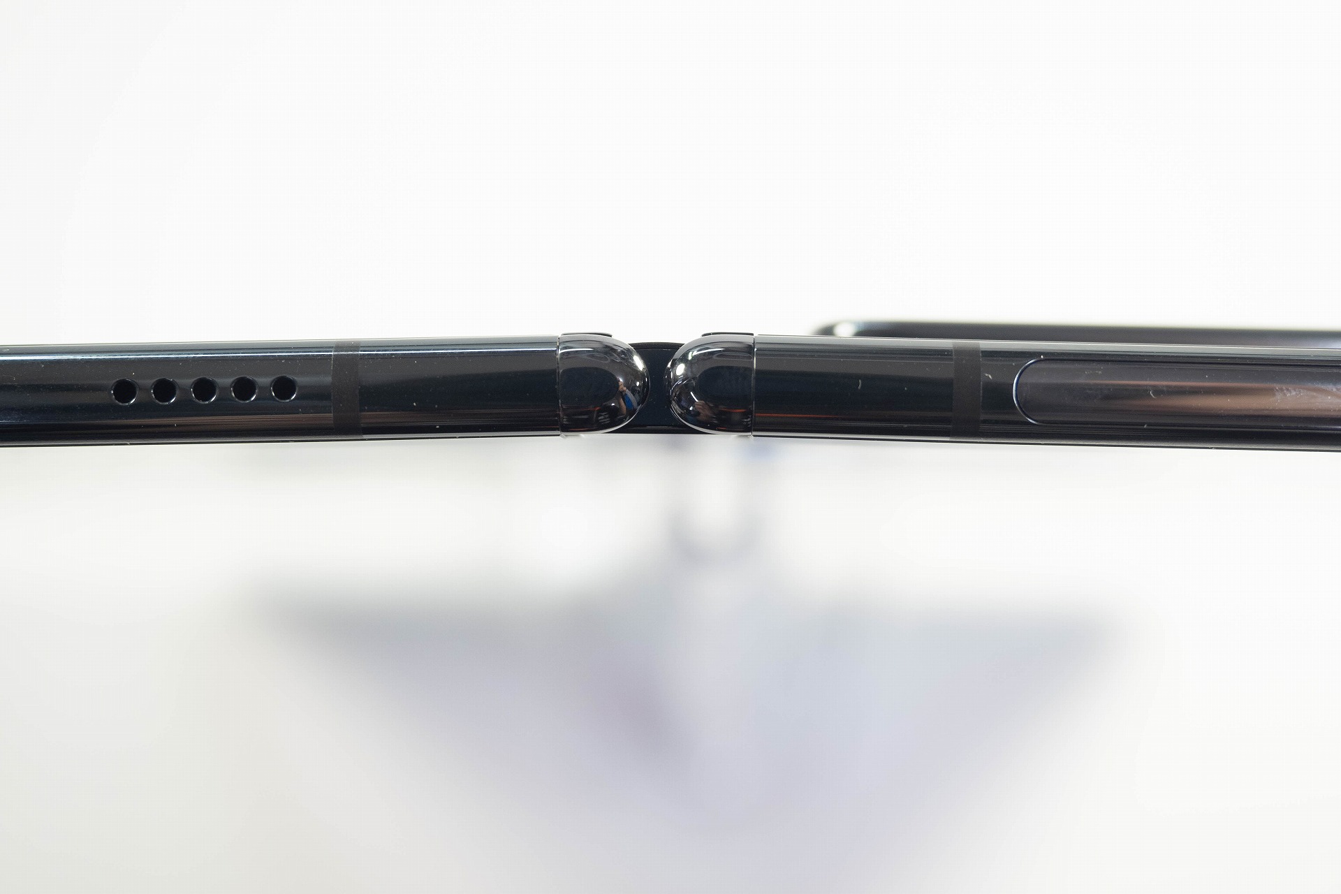 意識して開かないと完全に真っ平らにはなりにくい