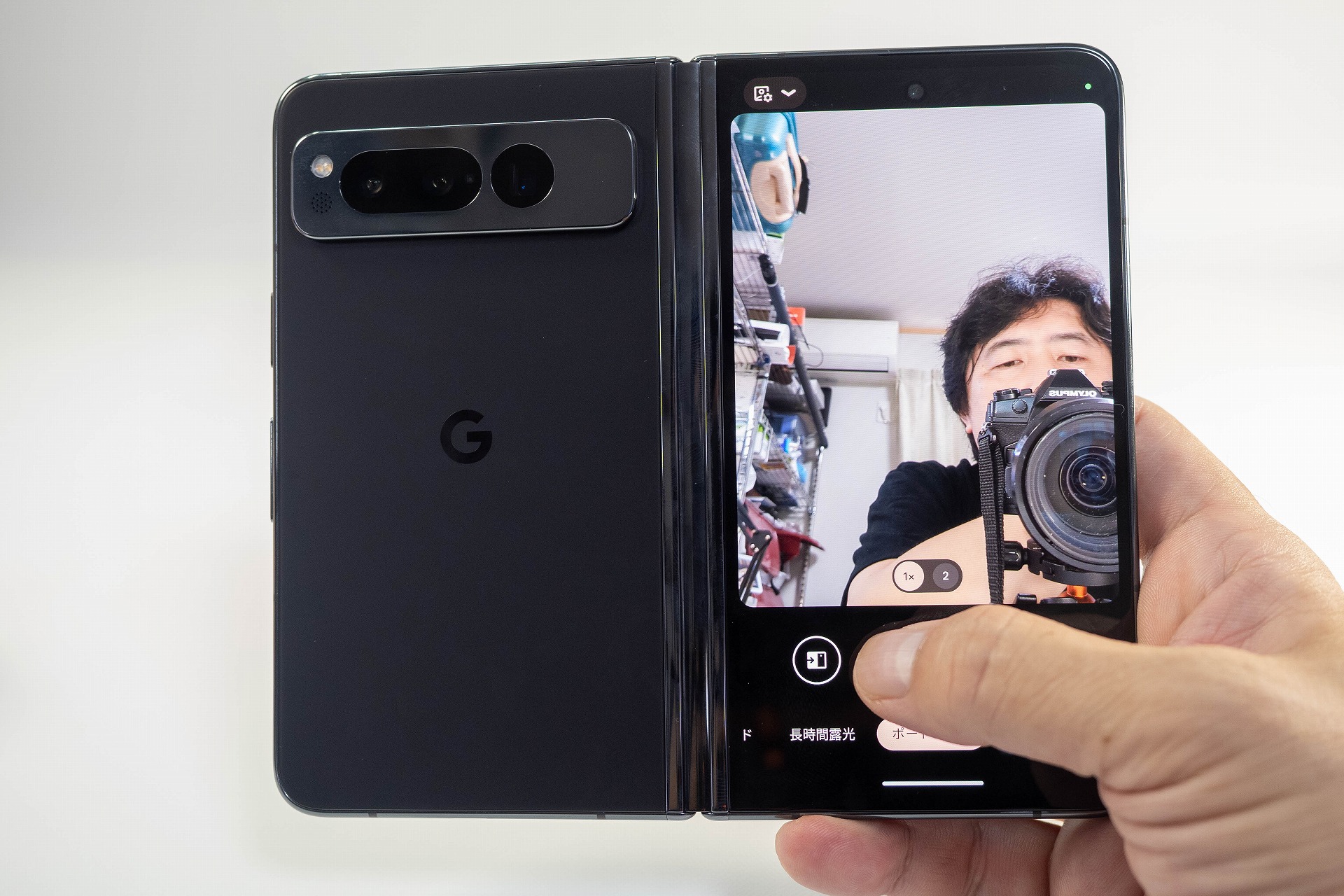 高性能な背面カメラをセルフィーに使えるのもポイント