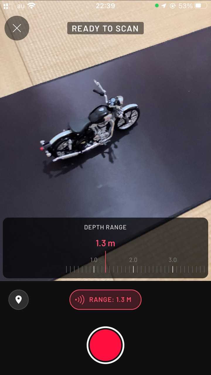 「RANGE」ボタンで被写体までのだいたいの距離を指定