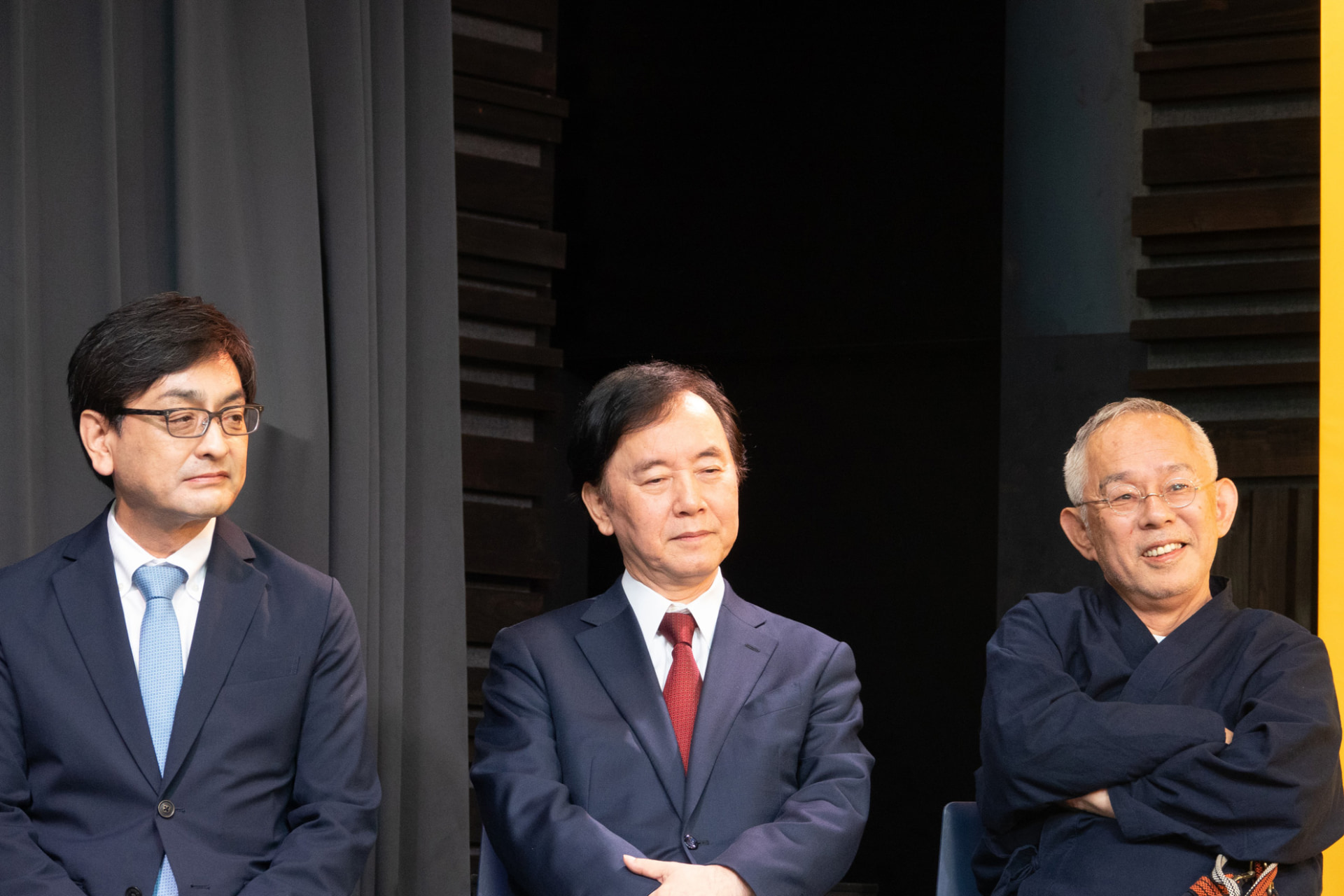 左から、KDDI 執行役員の竹澤 浩氏、日本テレビ 会長の杉山 美邦氏、スタジオジブリ プロデューサーの鈴木 敏夫氏