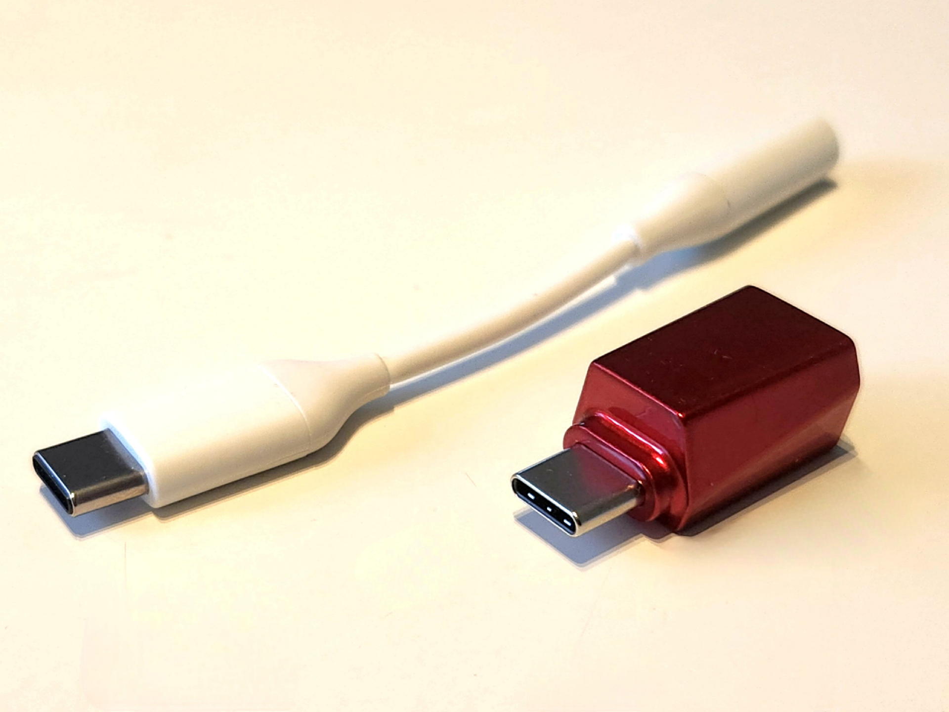 2299円のUSB DACは間違いなく一番安いグループに入るデバイスだ。スペックを見ても音像が想像できない素人なので猫に小判だ