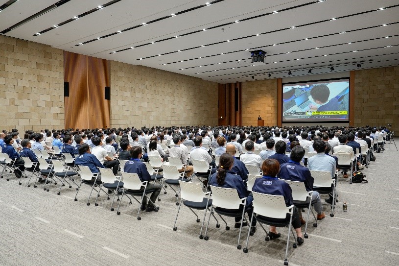 「安全大会」の様子（KDDIのニュースリリースより）