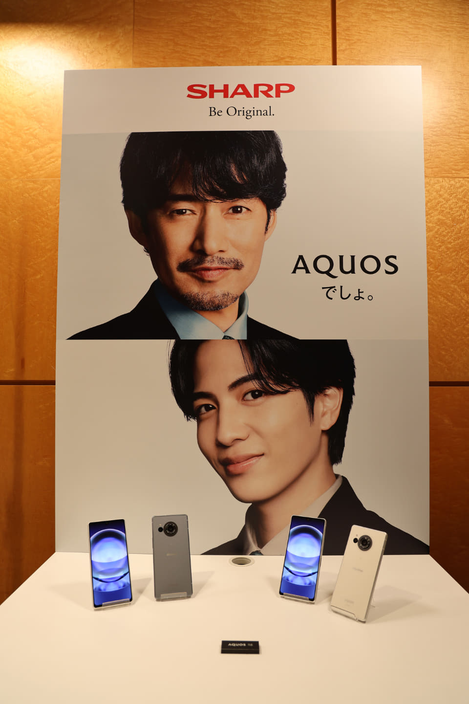 AQUOS R8 pro」新CM完成披露イベント、竹野内豊と志尊淳が登壇