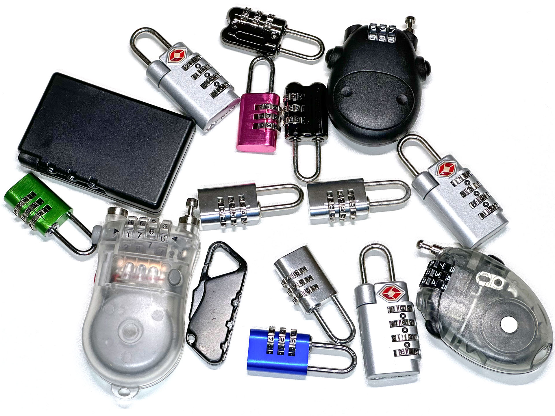 なーんでこんなに持ってるんだ？　使い勝手のいいロック類をいろいろ探求した時期があったのかもしれない。