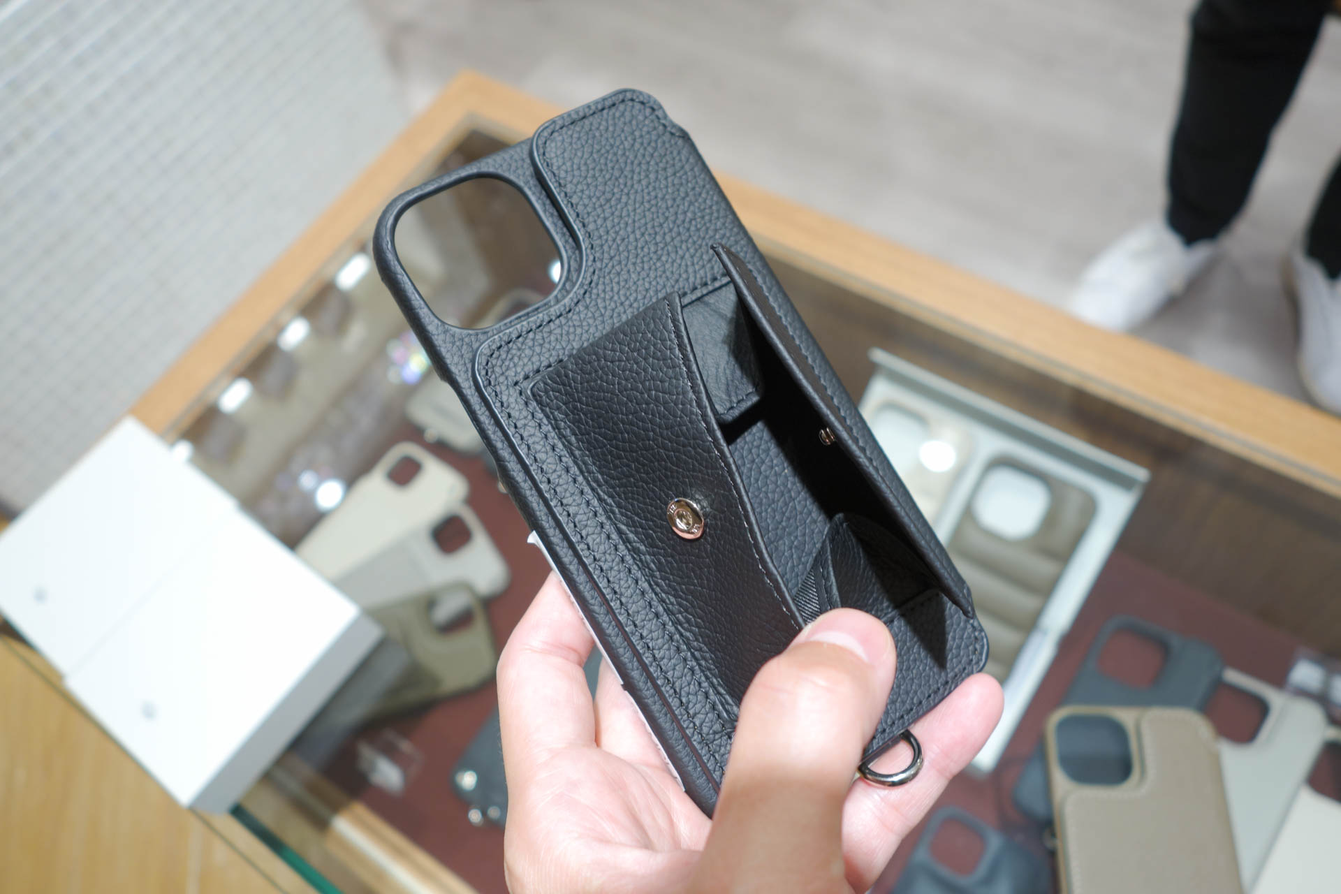 キャッシュレス非対応のお店で役に立つ小銭入れ付きデザイン