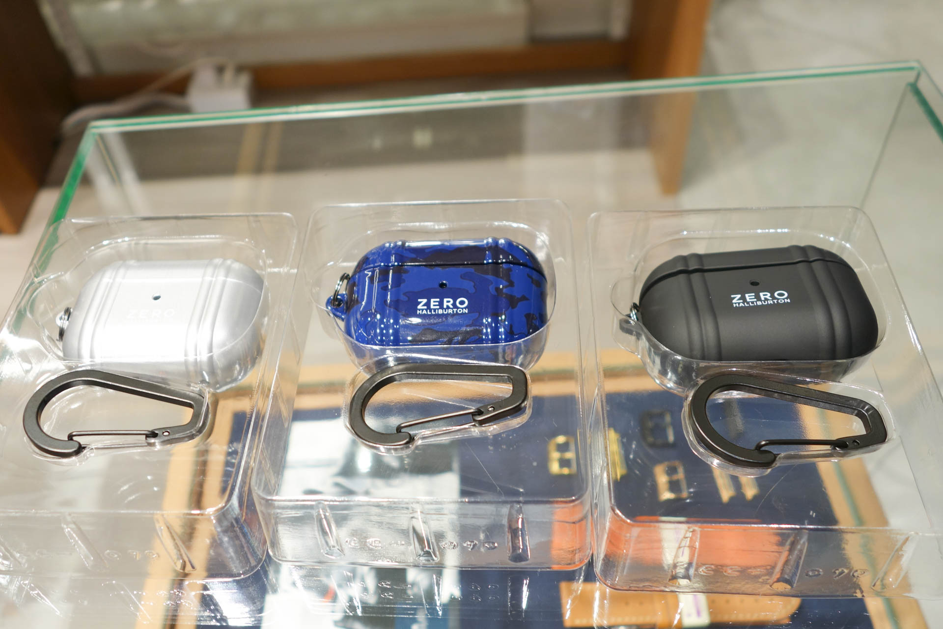 ゼロハリバートンコラボのAirPods Proケース