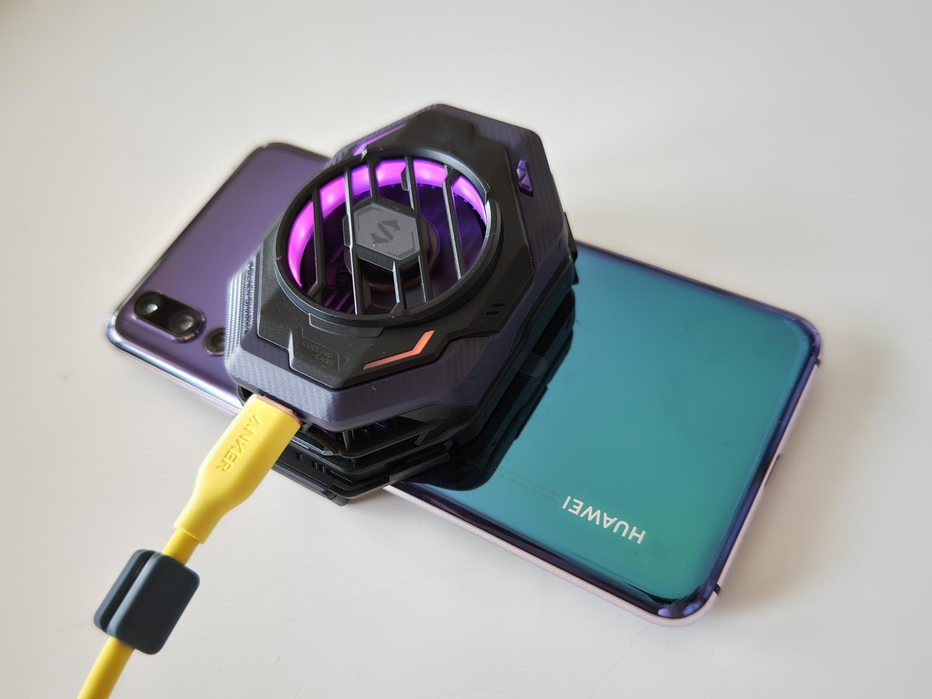 BLACH SHARK社のBlack Shark FunCooler 3 Proを何台かのスマホの冷却に使ってみた