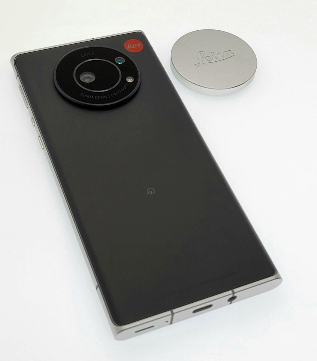 一昨年の夏、Leitz Phone 1による屋外の撮影ではスマホ内温度の上昇で何度も撮影中断を余儀なくされた