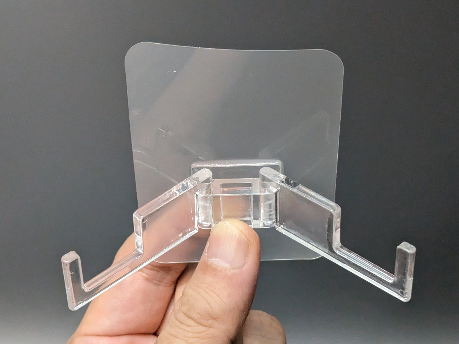 製品本体。アームは前後に可動する