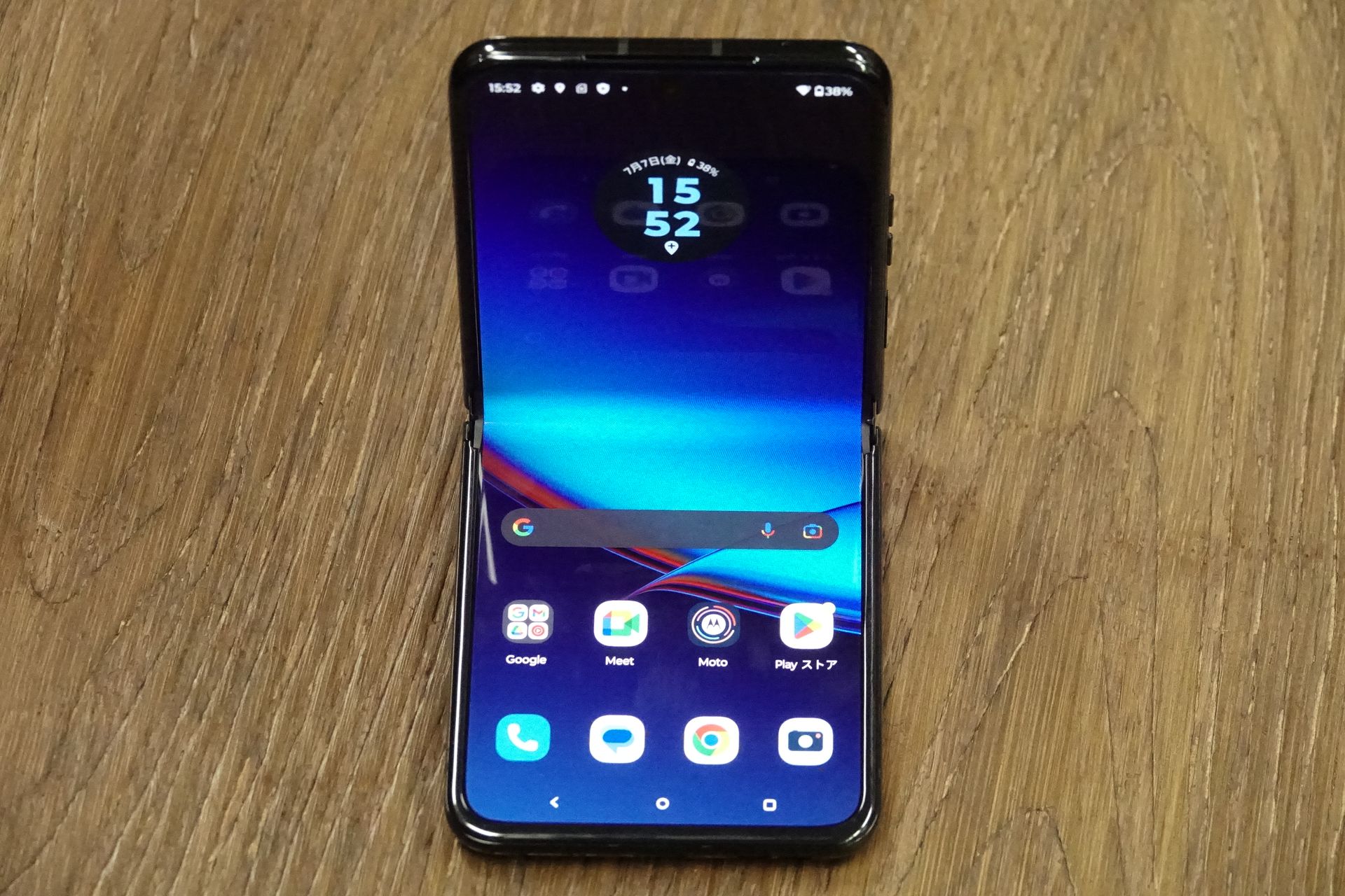 フリップタイプの最新モデル「motorola razr 40 ultra」が登場