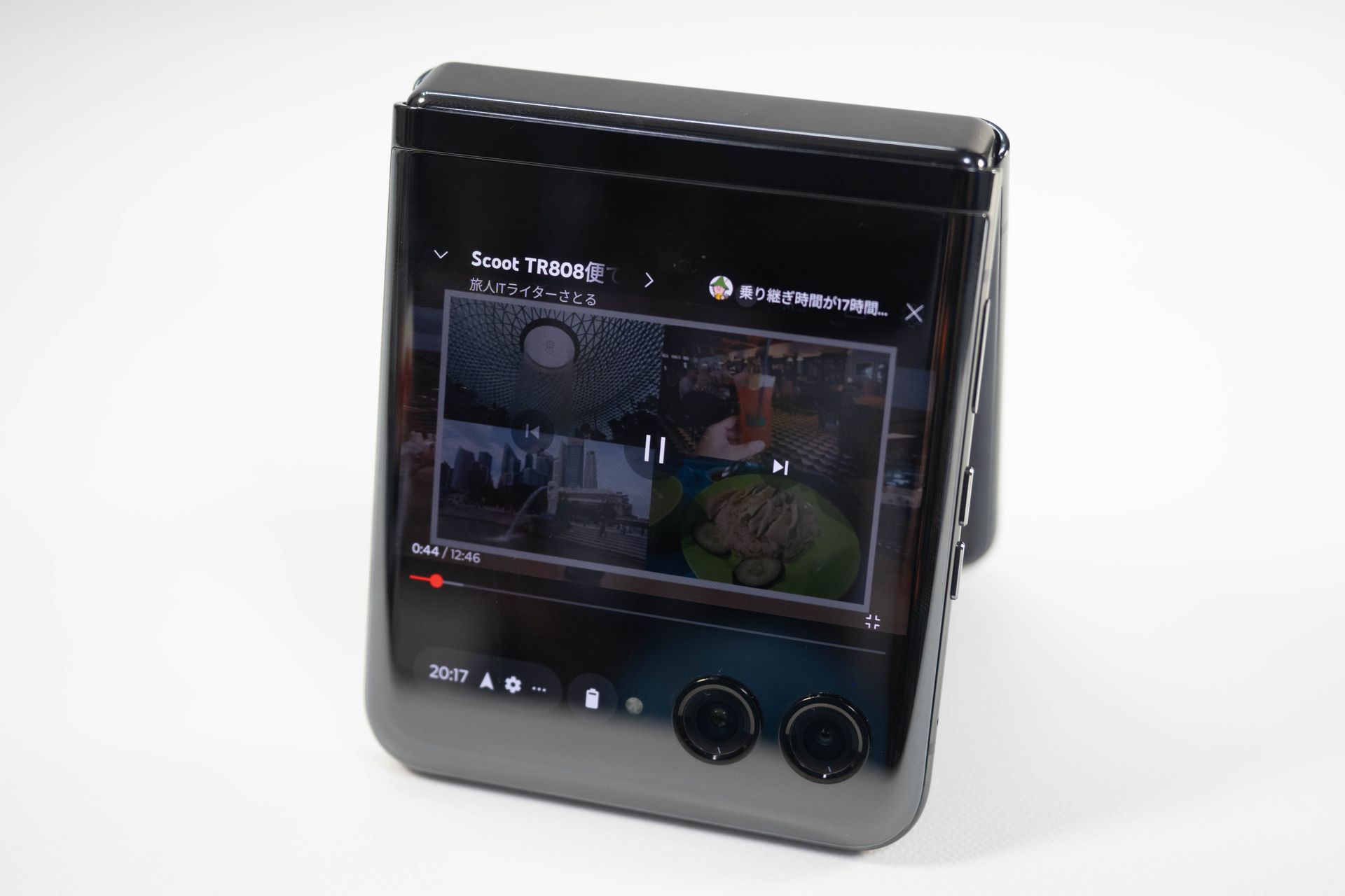 スタンド不要で動画を再生できるのは便利