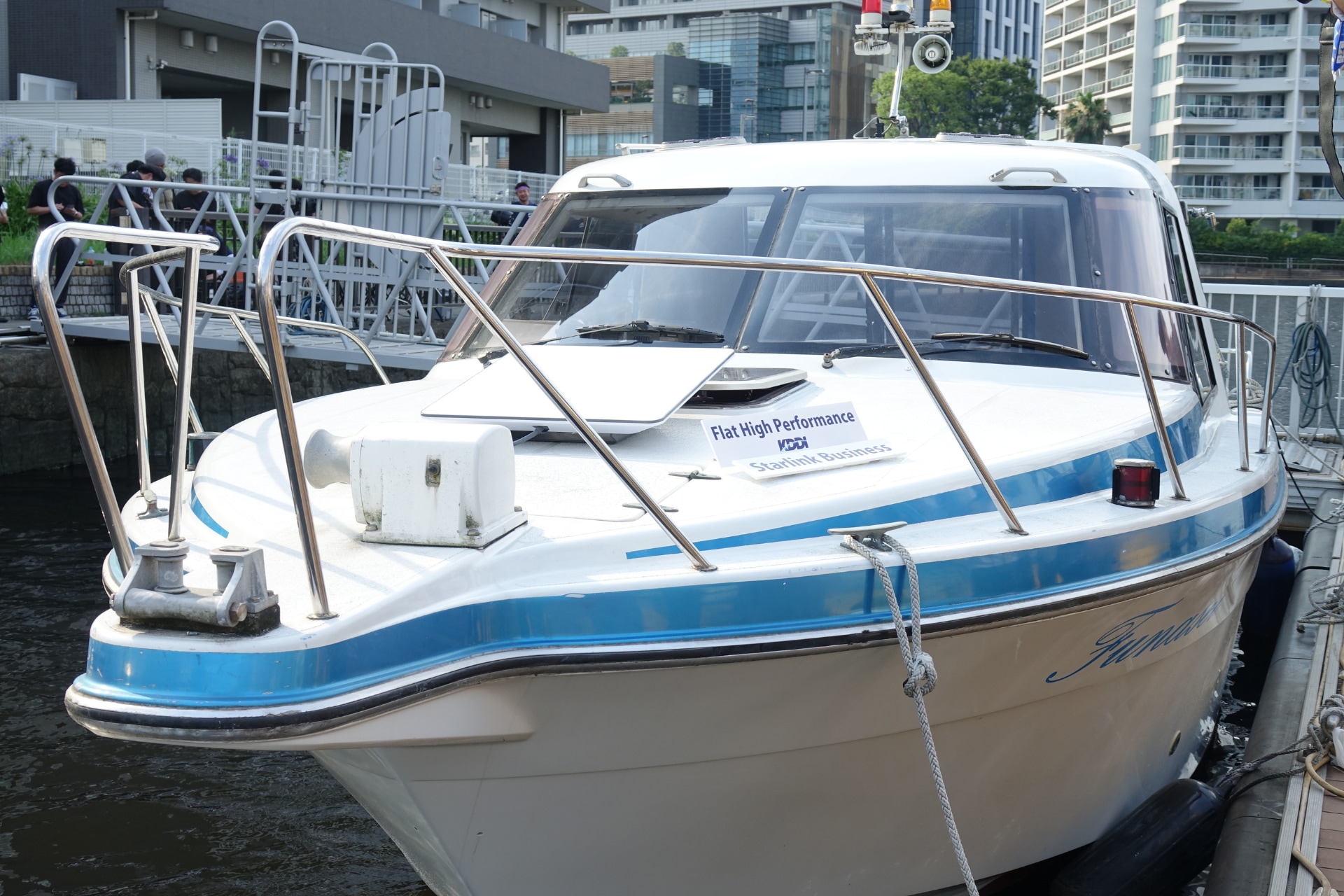 Starlinkのアンテナを搭載する船舶