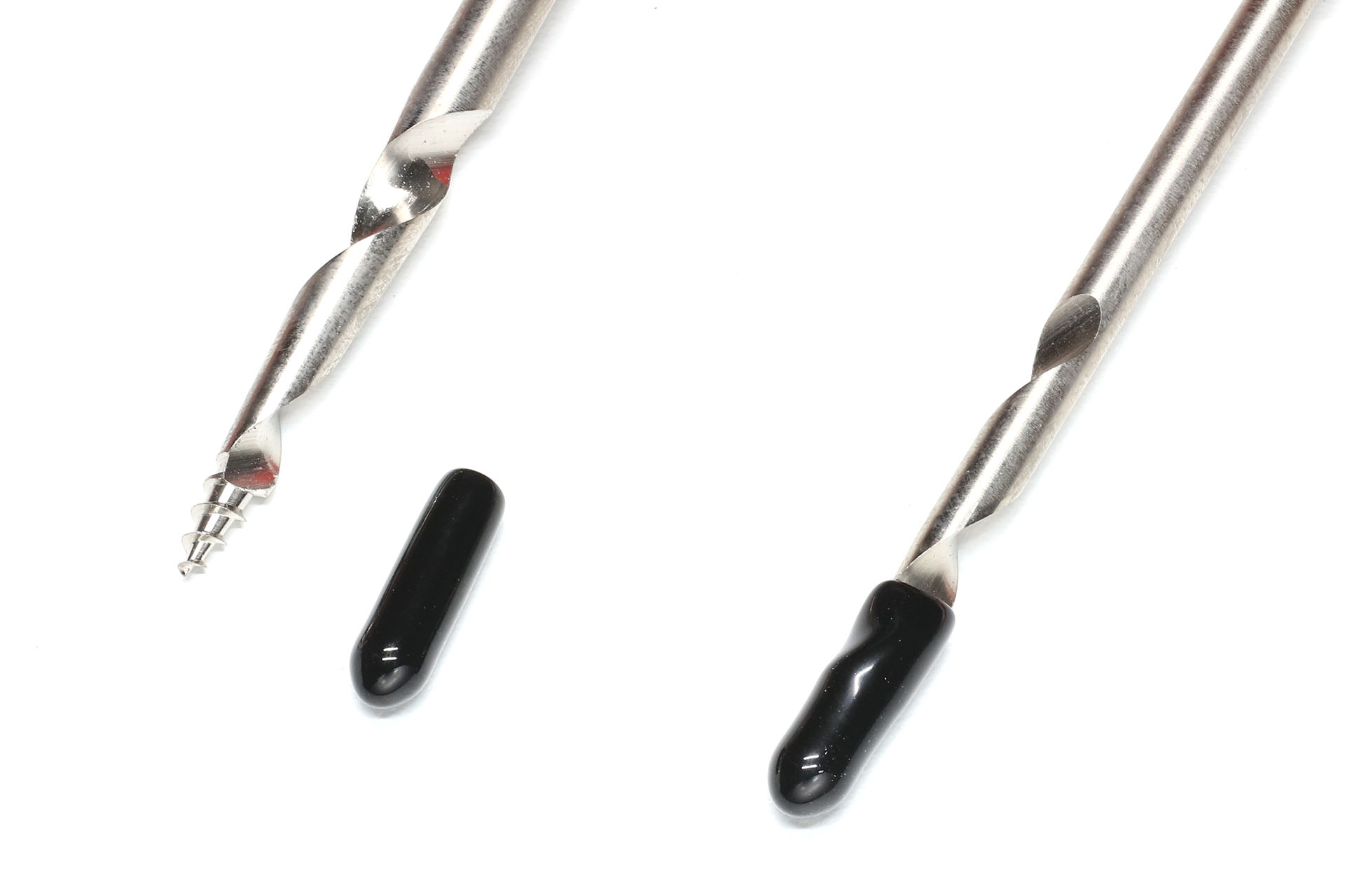 手持ちの工具の先端に、保護キャップが付いていた。尖った先端を保護する柔軟な樹脂製のキャップだ。