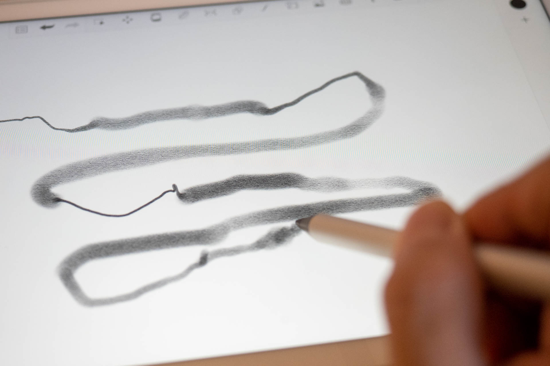 筆圧やペンの角度もしっかりと検知