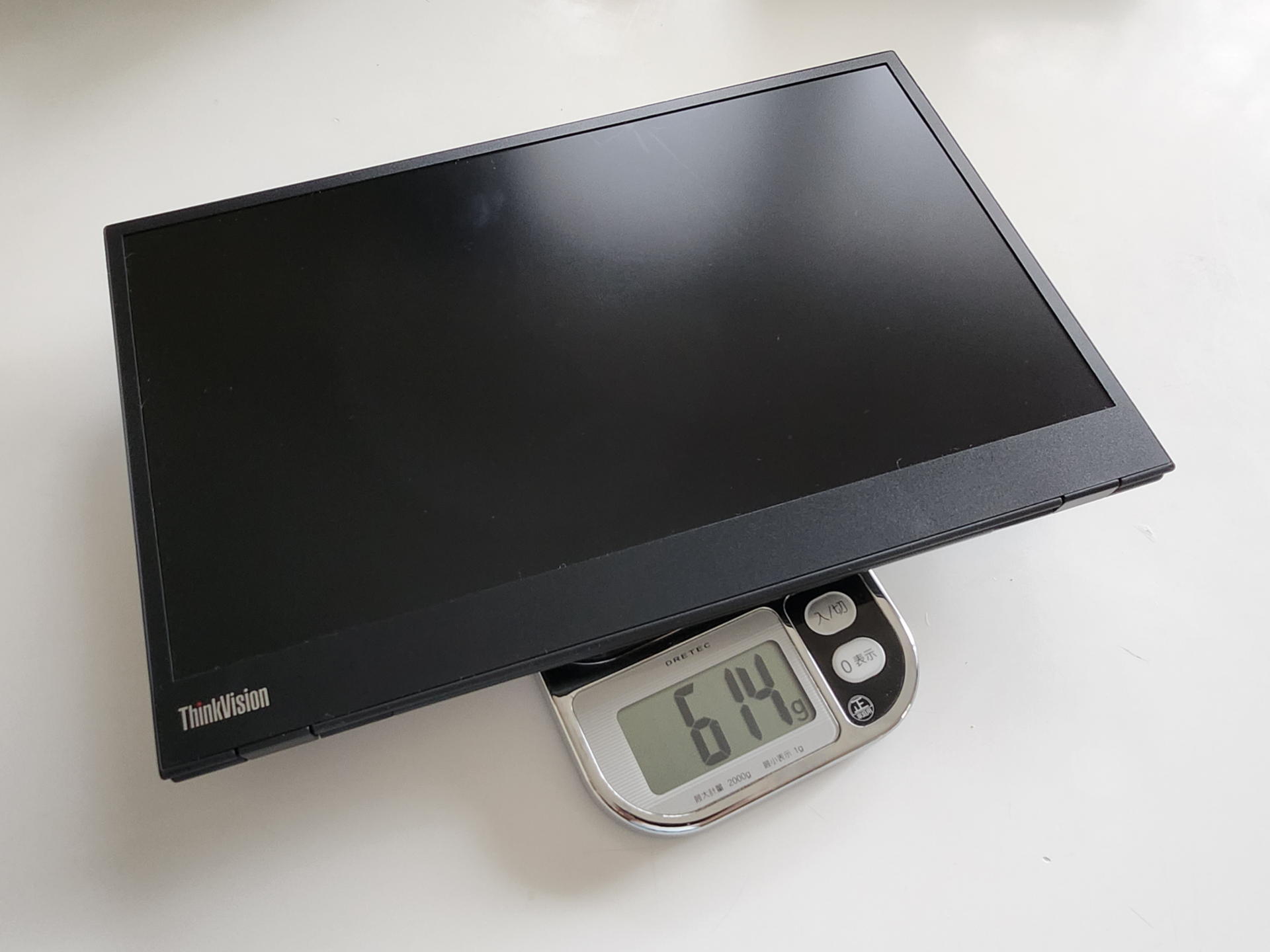 購入したEVICIV13.3は以前のThinkVision M14より100gほど重いが、Type-CだけではなくHDMIポートもミニディスプレイポートもあって対応性は高い