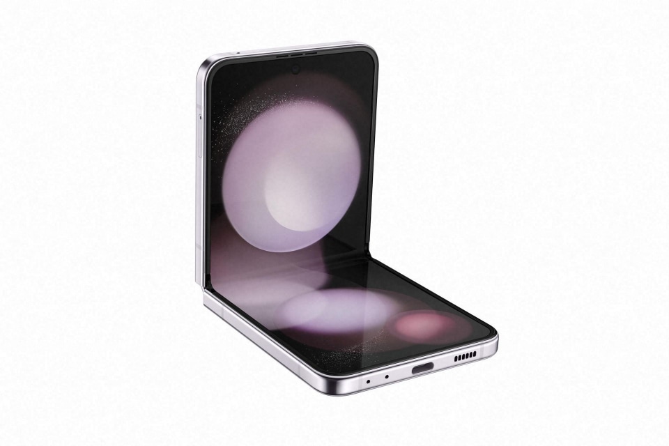 サムスンが「Galaxy Z Flip5」を発表、3.4インチに大型化したカバー