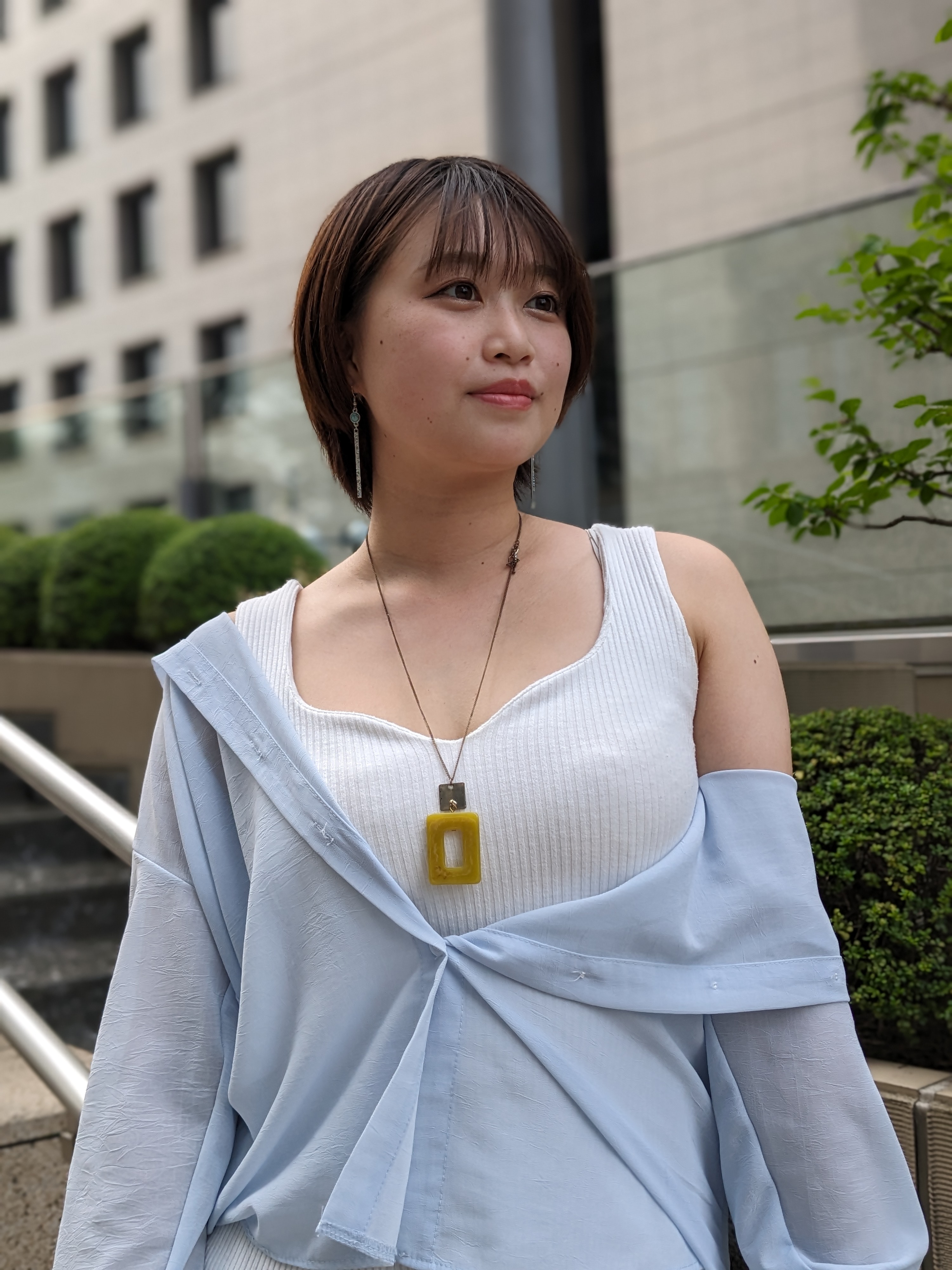 ポートレートで撮影。曇りの日だったが、自然な色合いで撮影できている。モデル：葵木ひな（Twitter：<a href="https://twitter.com/hina1006ta_aoki">@hina1006ta_aoki</a>、所属：<a href="http://bonbon-famin.com/">ボンボンファミン・プロダクション</a>）