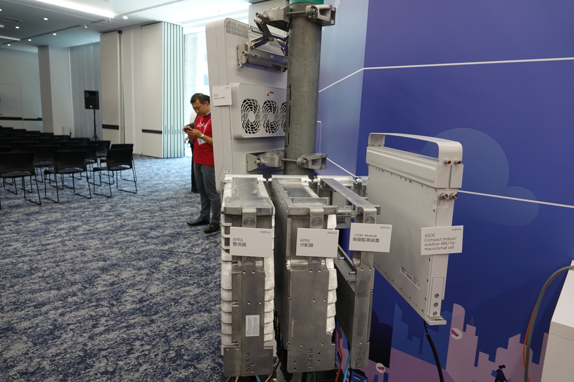 ヨーロッパなどで利用されている基地局ソリューション。電気料金が時間帯で変わる地域などで、料金が安い時間に充電し、電力が高い時間はバッテリーで稼働させられる