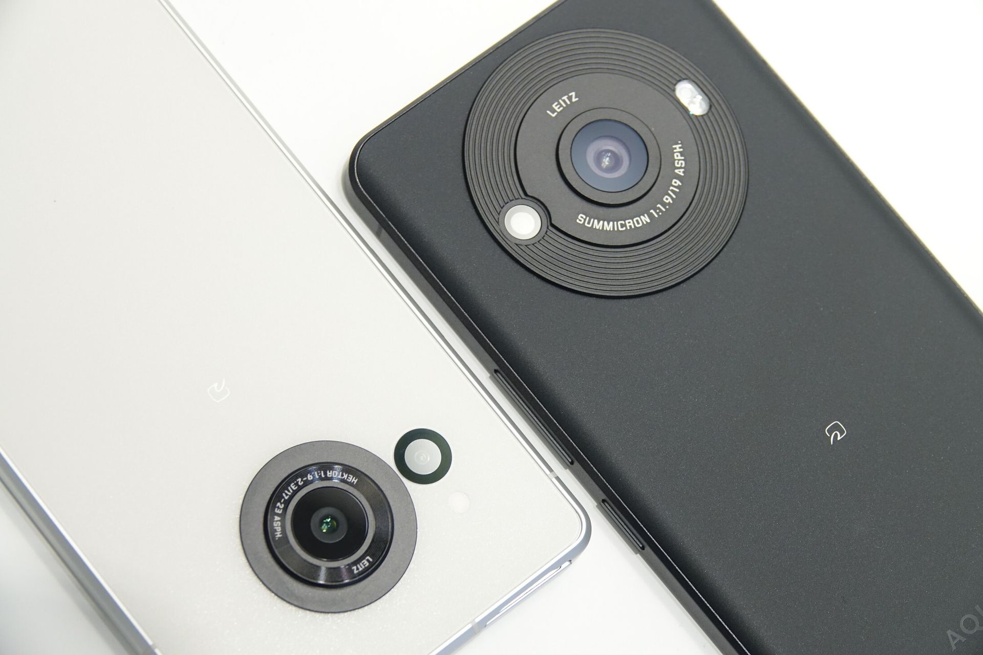 AQUOS R8とAQUOS R8 pro。カメラ周辺のリングから放熱するユニークなしくみを持つ