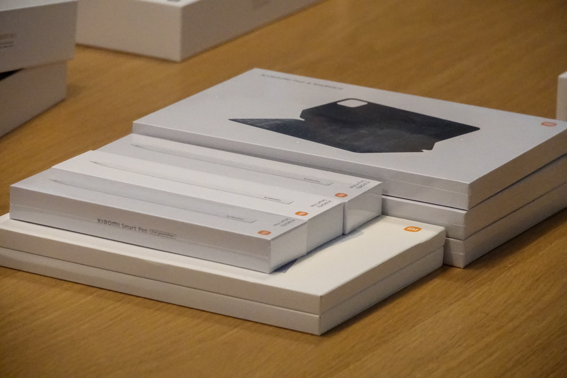 オプションとして、スマートペンやキーボードなどのアクセサリーも販売される