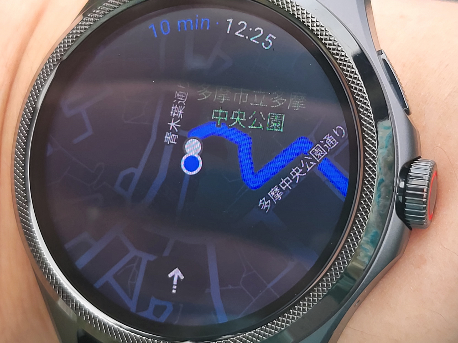 こちらは地図アイコンをタップして地図と合わせて表示させたもの。周囲に何があるのかわかる