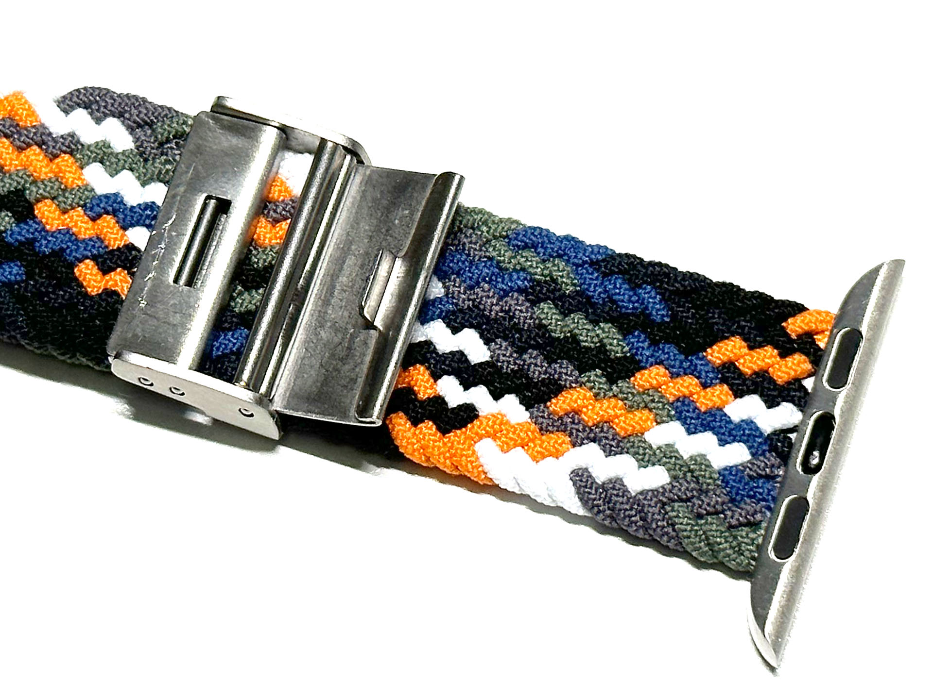 金具を開閉してバンドの長さを調節できる。