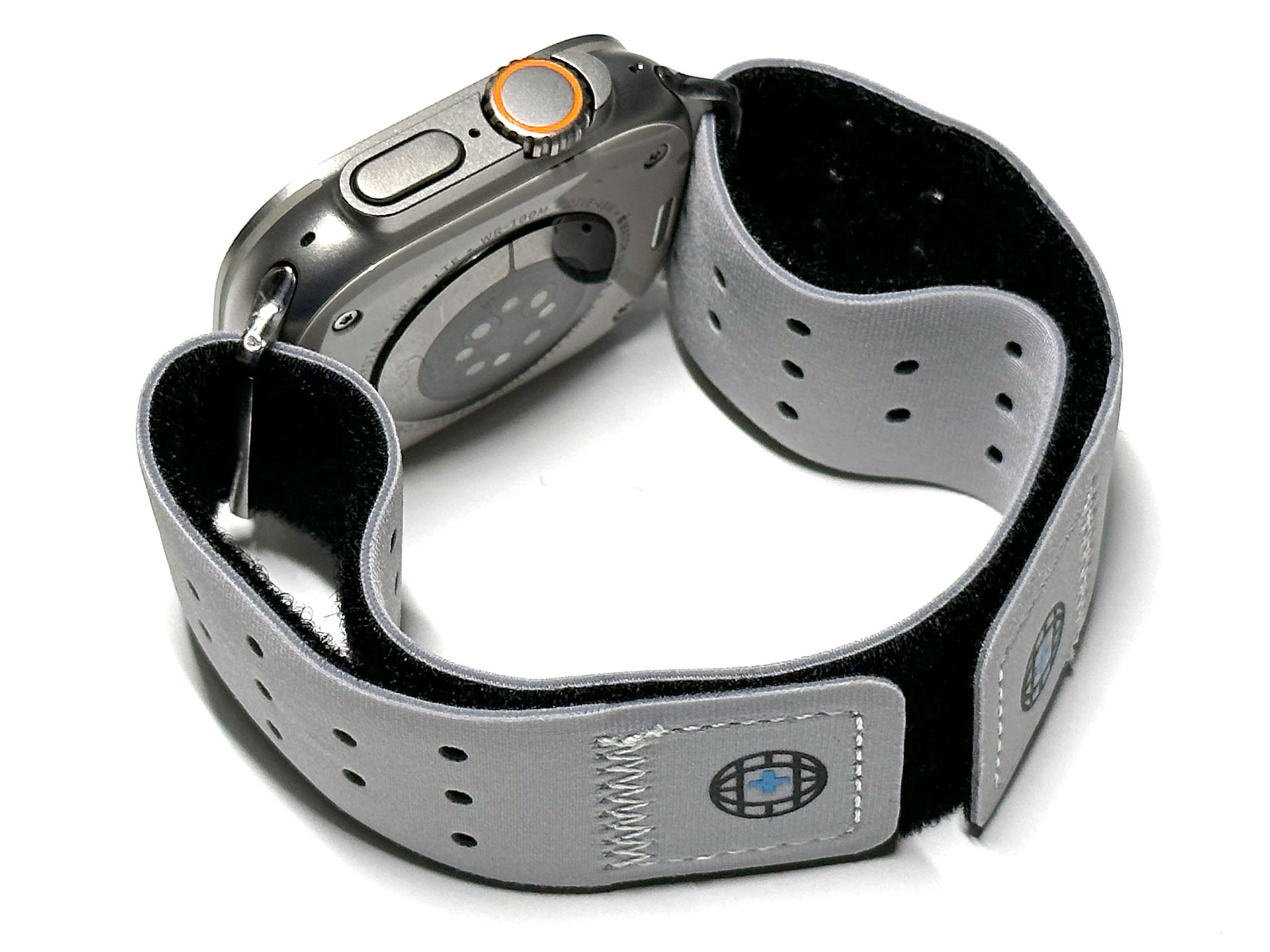 Apple Watchに装着した様子。