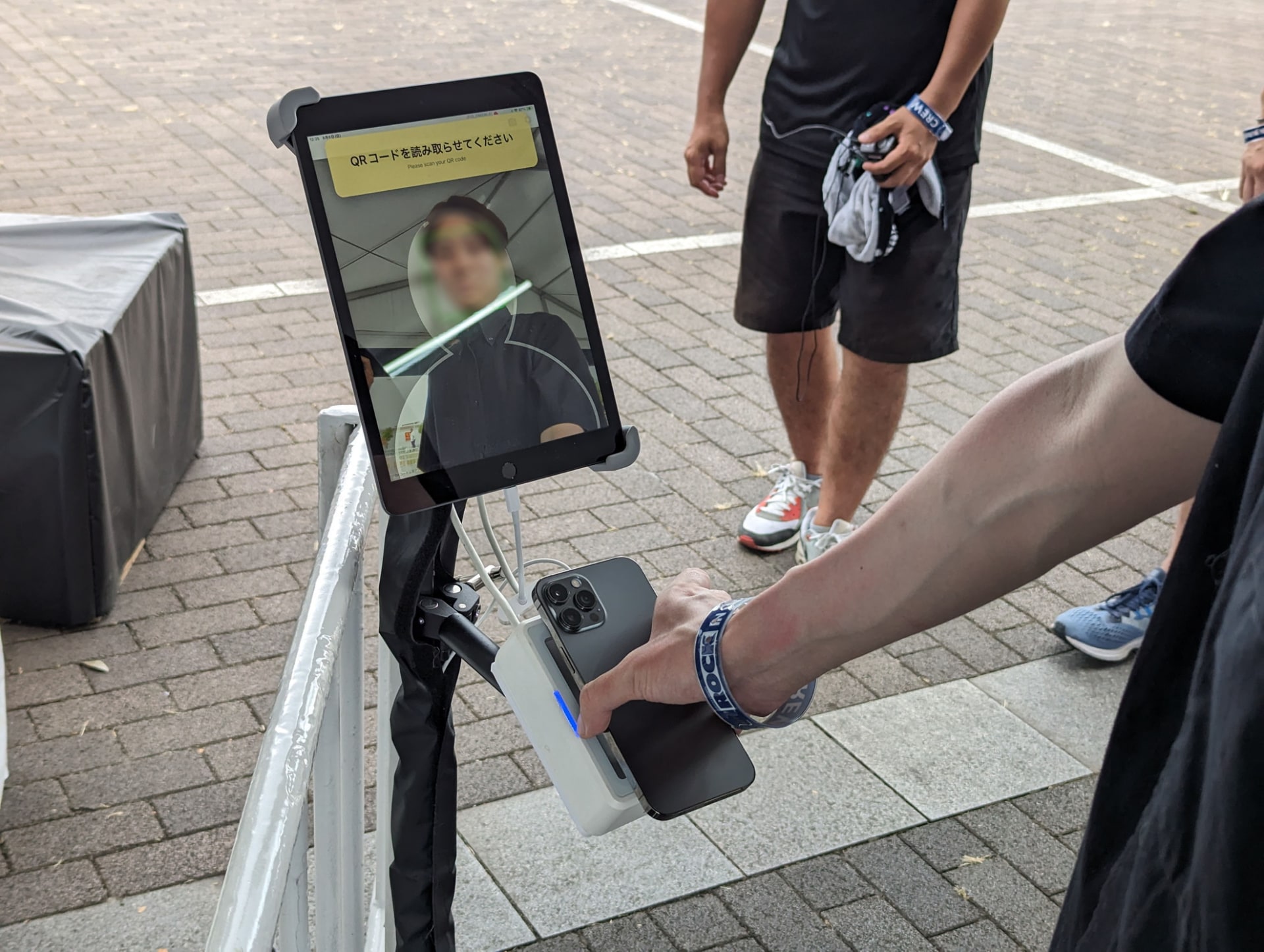 入場券も電子化や顔認証の導入などがすすんでいる