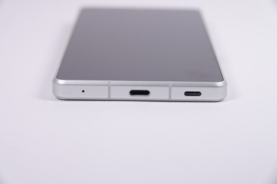 AQUOS R8 SH-52D」クイックフォトレビュー] - ケータイ Watch