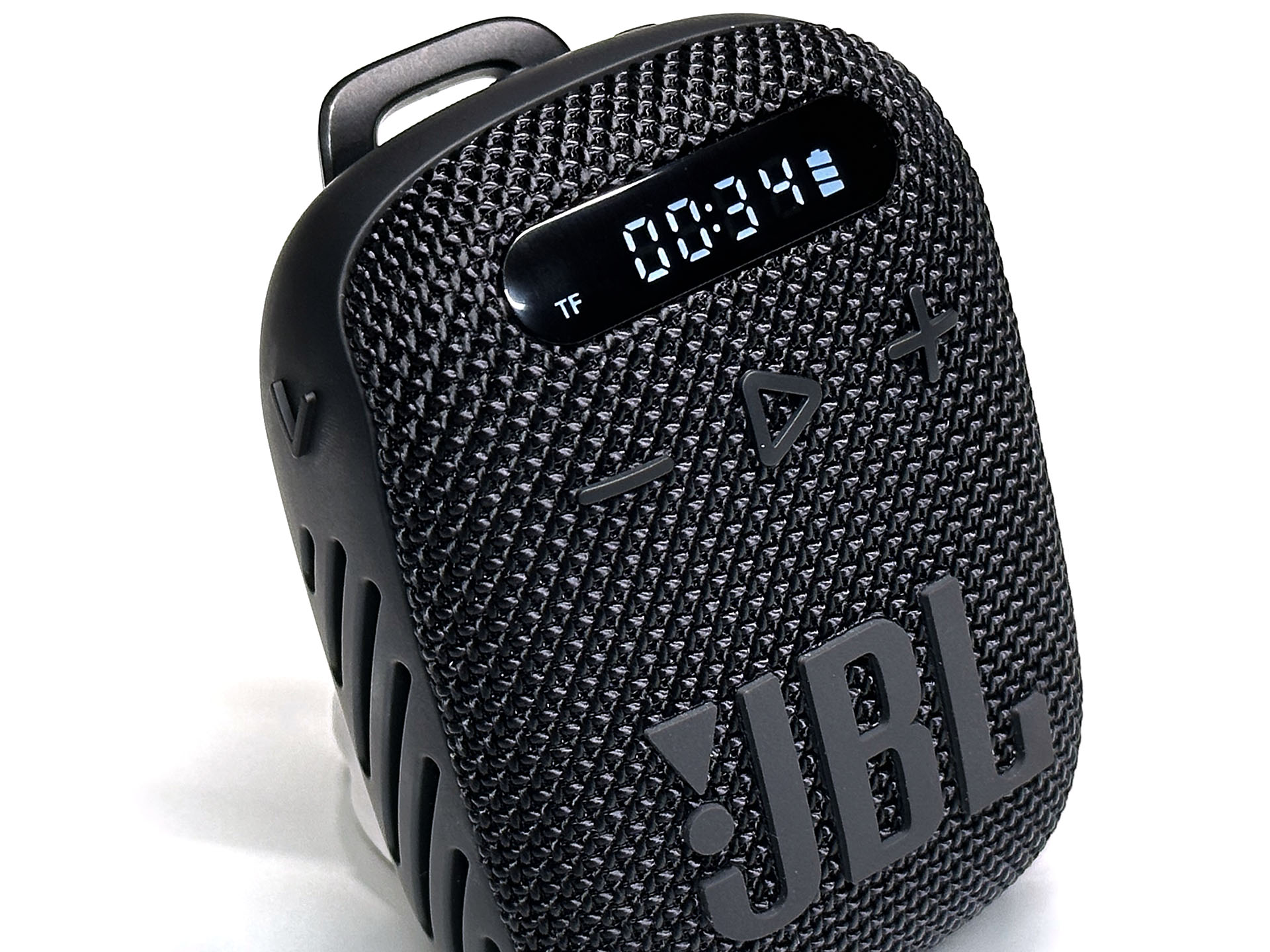 microSDカードを入れて音楽を再生してみた。音源の表示は「TF（TransFlash）」となるが、microSDカード内のMP3ファイルを再生できた。