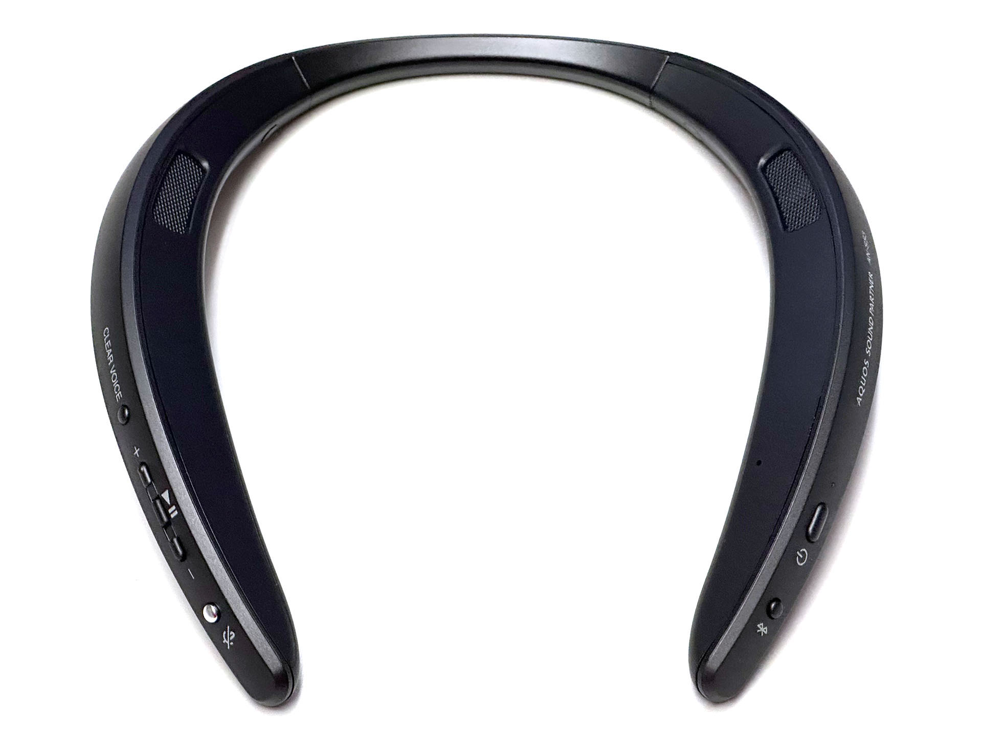 AN-SS3は首掛け式のウェアラブルスピーカー。充電式（USB-C）で最長充電時間は約2時間30分、音楽再生時間は約16時間。本体左右上部（耳のほぼ真下の位置）にスピーカーを内蔵している。