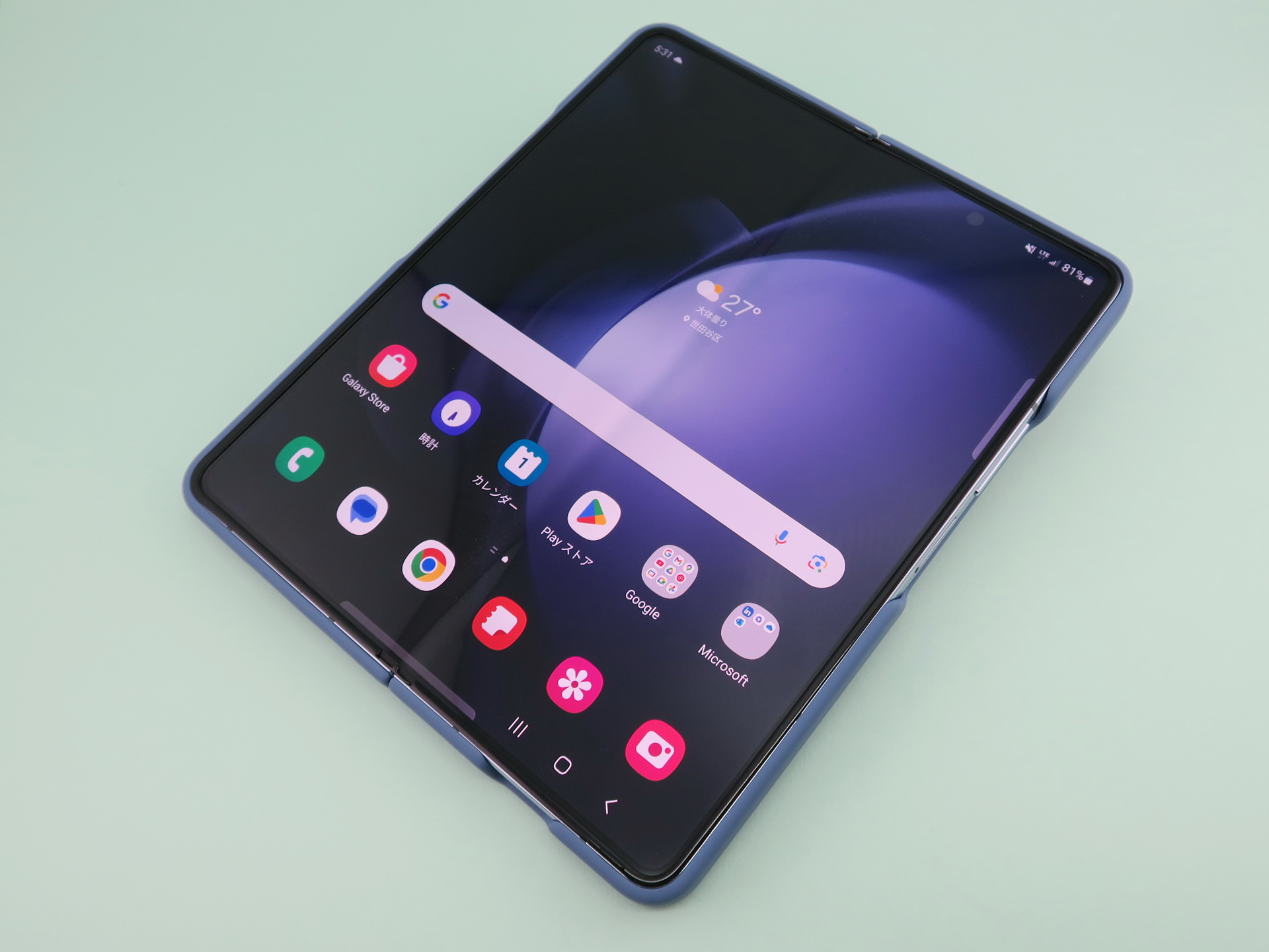 「Slim S Pen Case」を装着し、本体を開いたところ。ケースに厚みはあるが、それほど本体が大きくなる印象はない