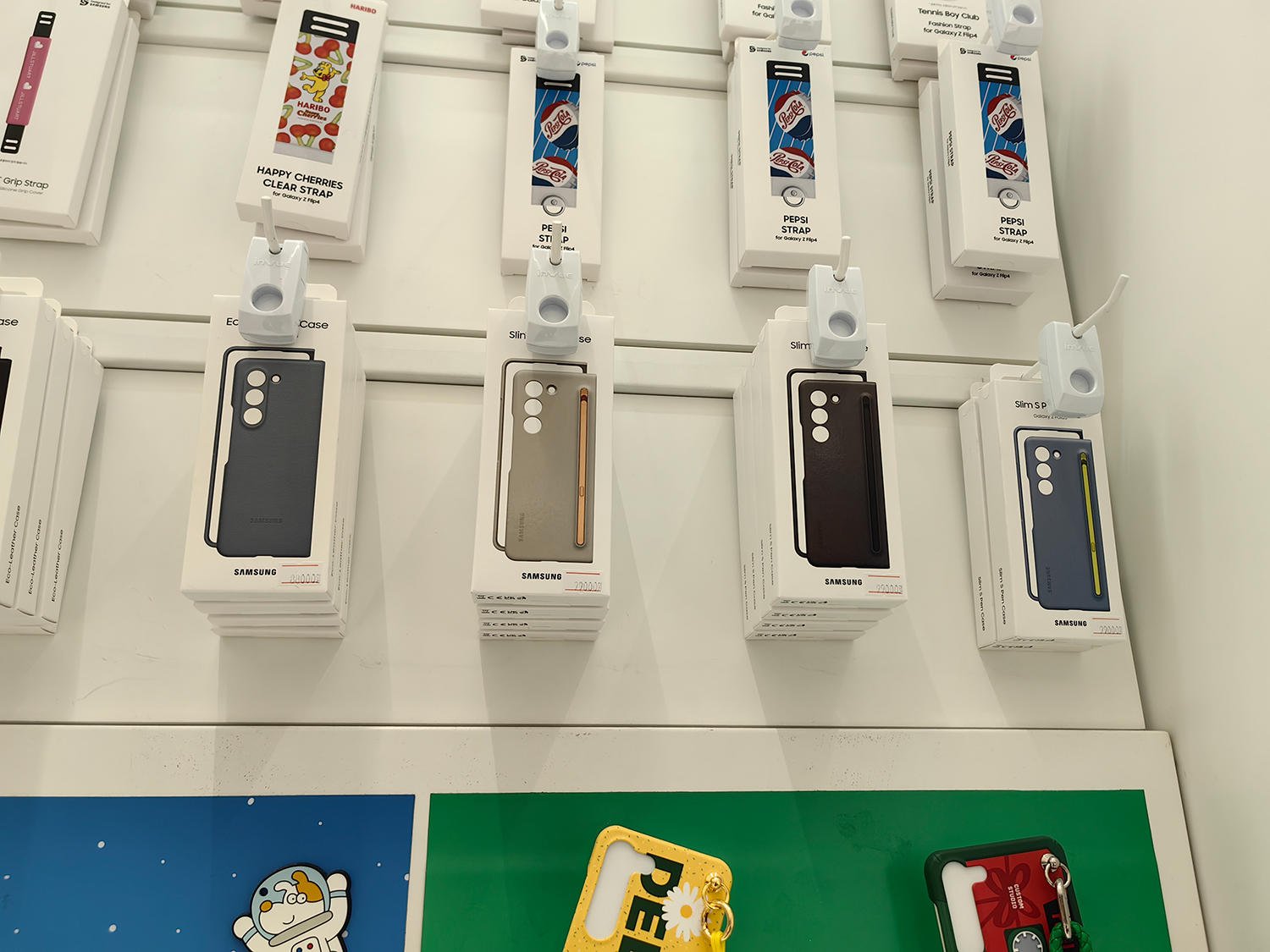 発表直後からケースを販売