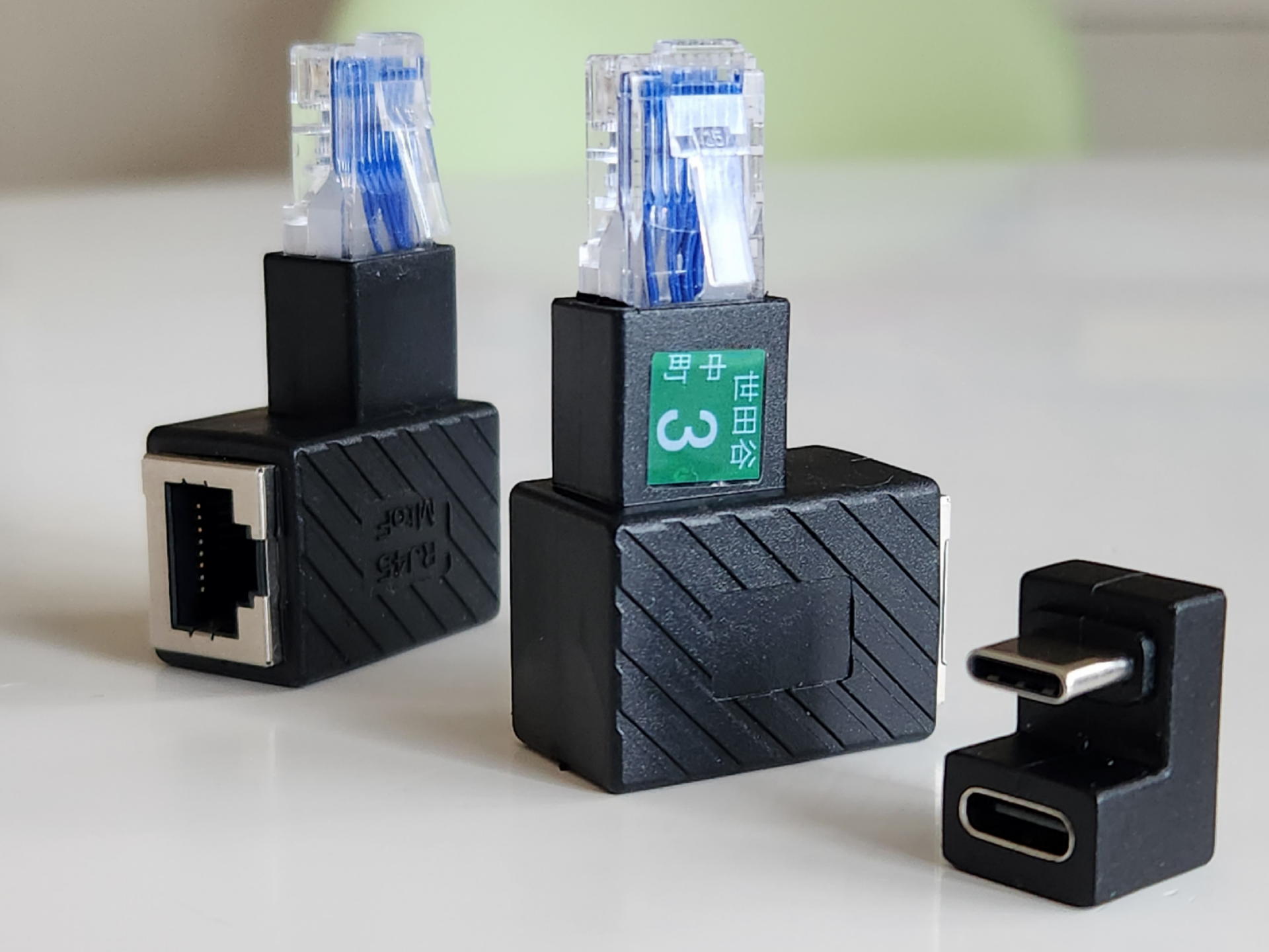 意外と持っていそうで持っていなかったので速攻でケーブル角度変更ガジェットデバイスを3個買ってしまった