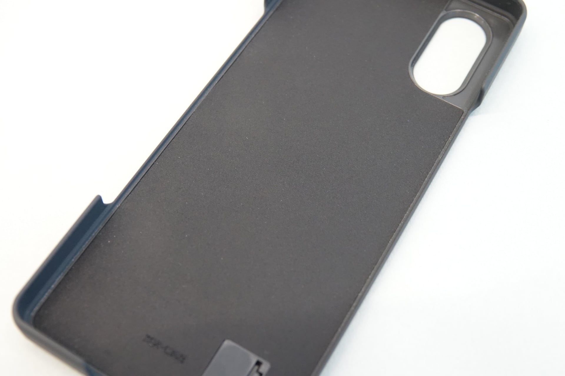 専用ケースは縦置きも角度が工夫され使いやすくなった