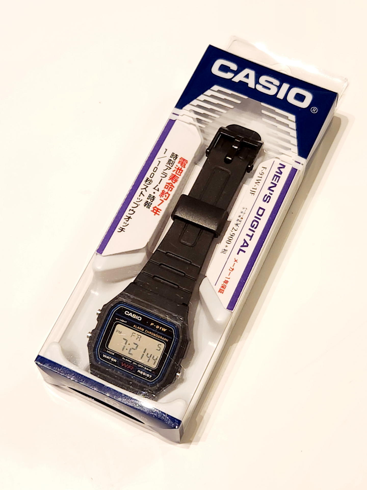 自宅に所蔵するF-91Wのバックアップ機。ビックカメラで税別934円で買ってるからかなり昔かもしれない