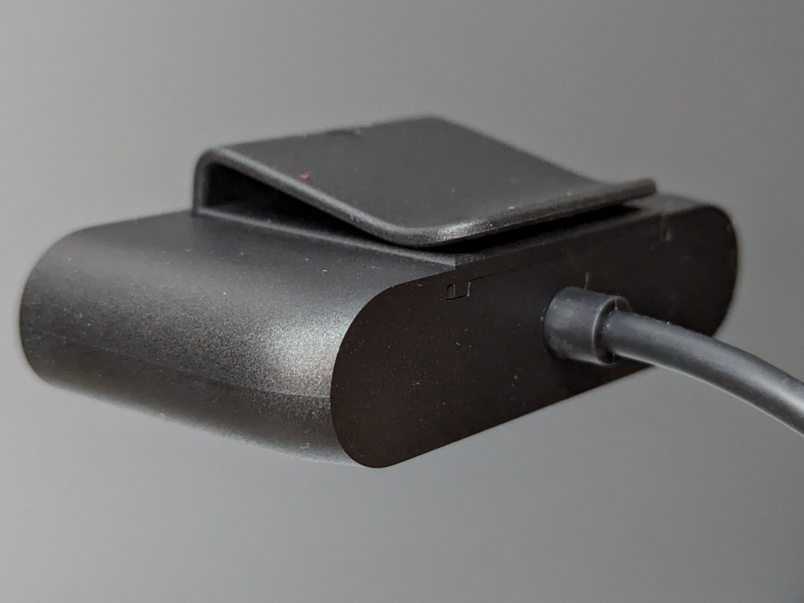 上部にはクリップがありシートなどに挟み込める