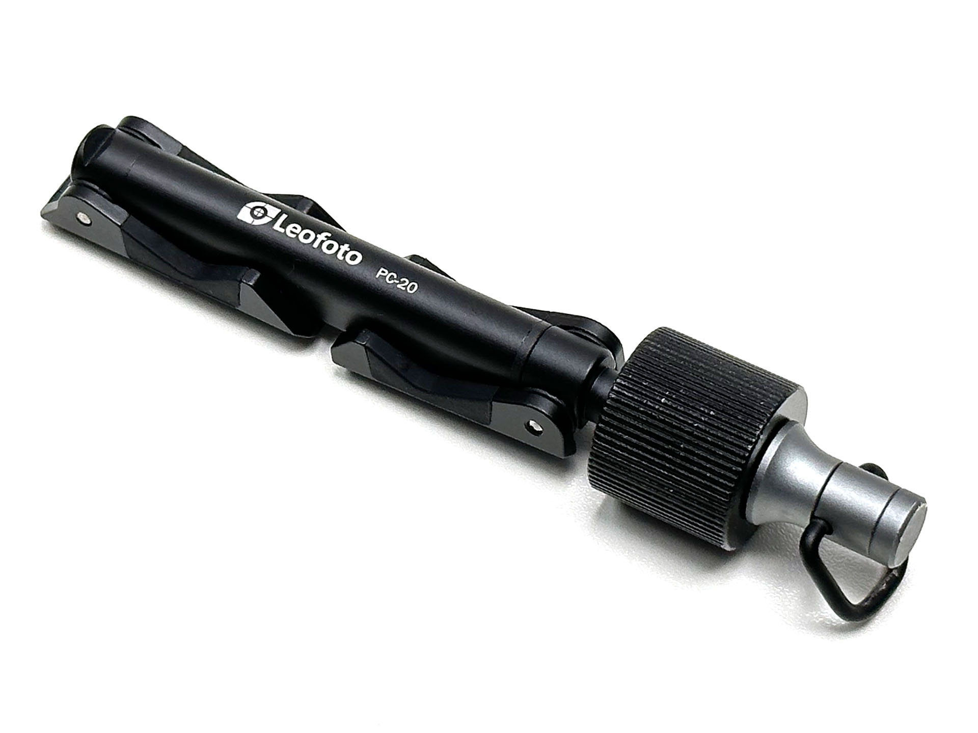 そして使用後は前出のRICOH THETAシリーズ用「ストラップ用アタッチメント」を凹凹アダプターに装着。