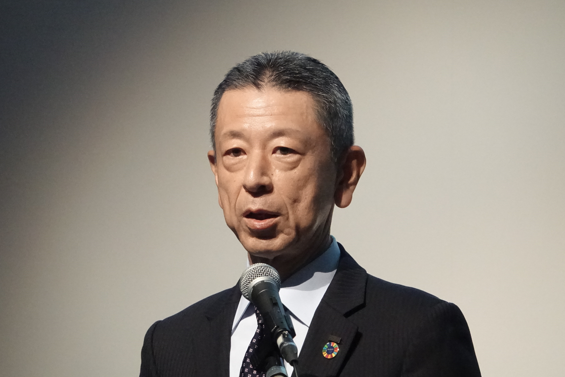 桑原氏
