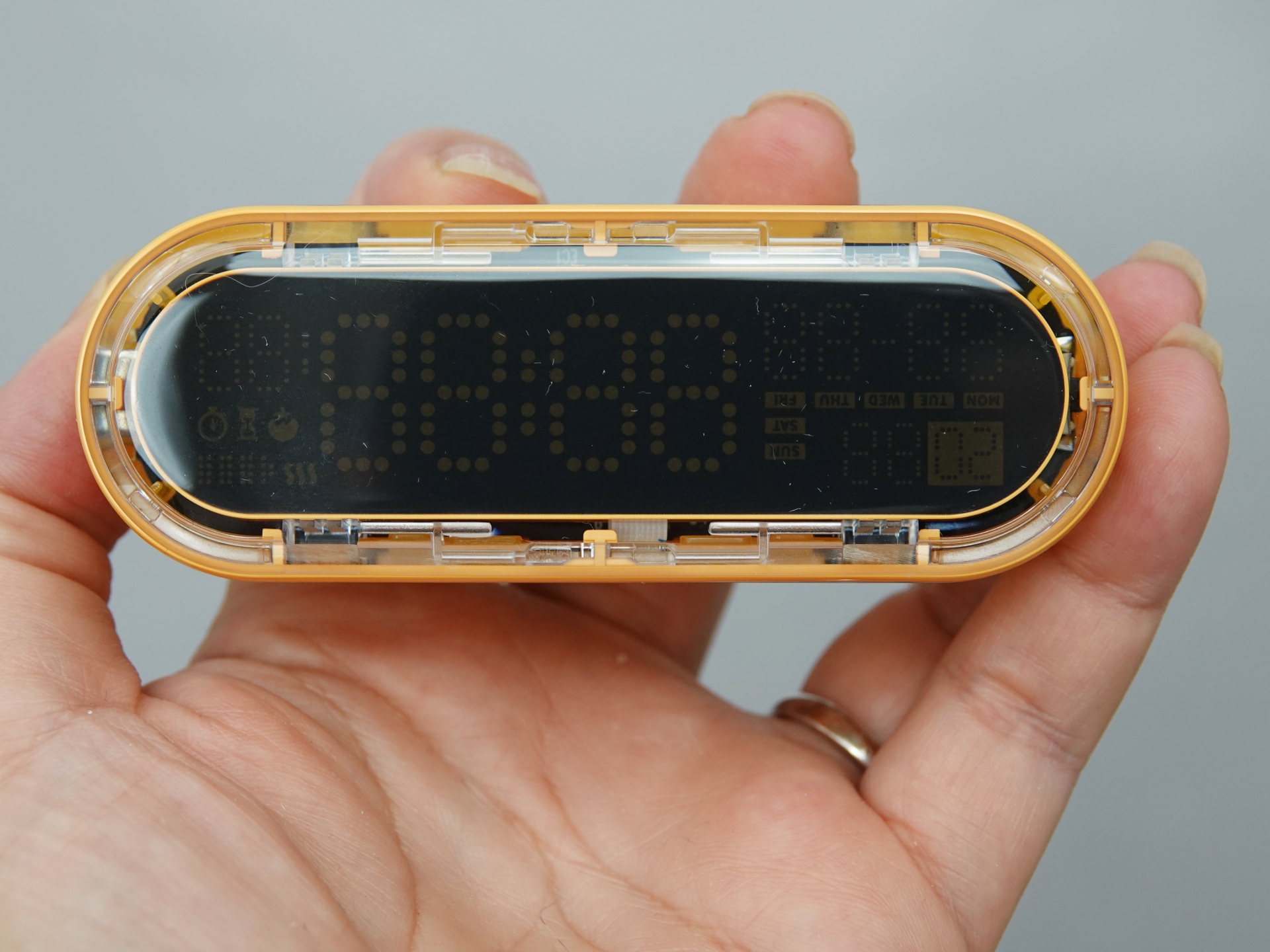 手のひらの中にすっぽり収まってしまいそうなコンパクトさ