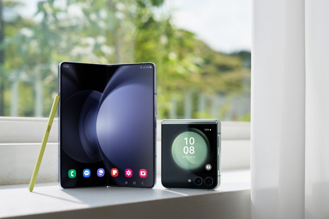 Galaxy Z Fold5（左）とFlip5（右）が前年比1.9倍の予約数
