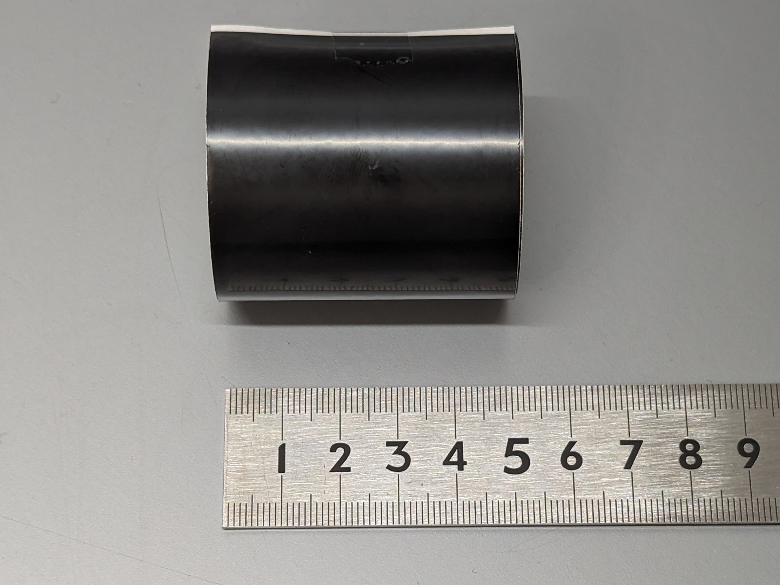 幅は5センチ。ハサミでカットして使用する