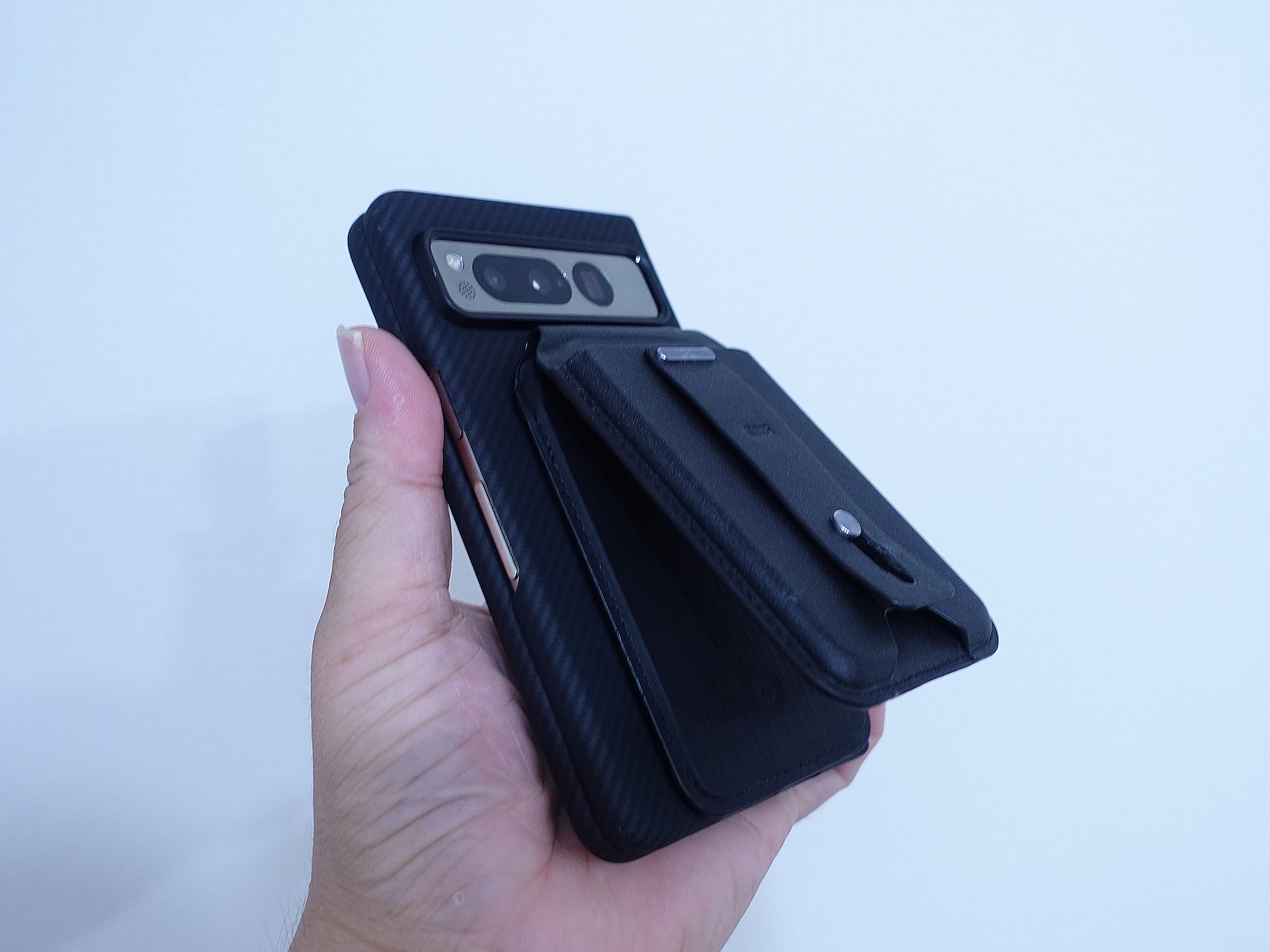 カードの収納やスタンドとマルチに活躍