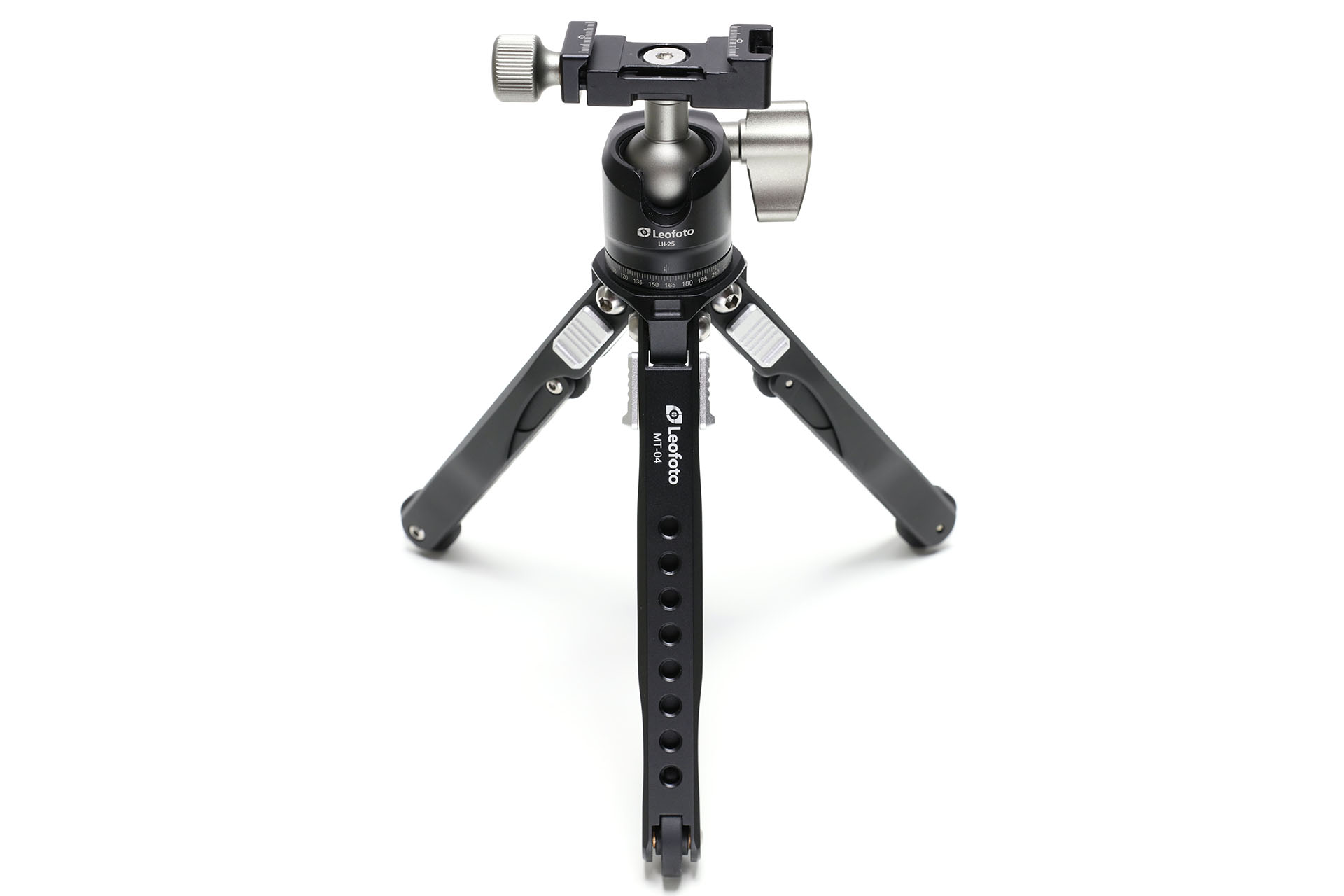 自由雲台のLeofoto<a href="https://widetrade.jp/leofoto/lh-25pu-25/" class="strong bn" target="_blank">「LH-25」</a>を装着。この状態で収納時の長さは237mm、重さは487gとなった。