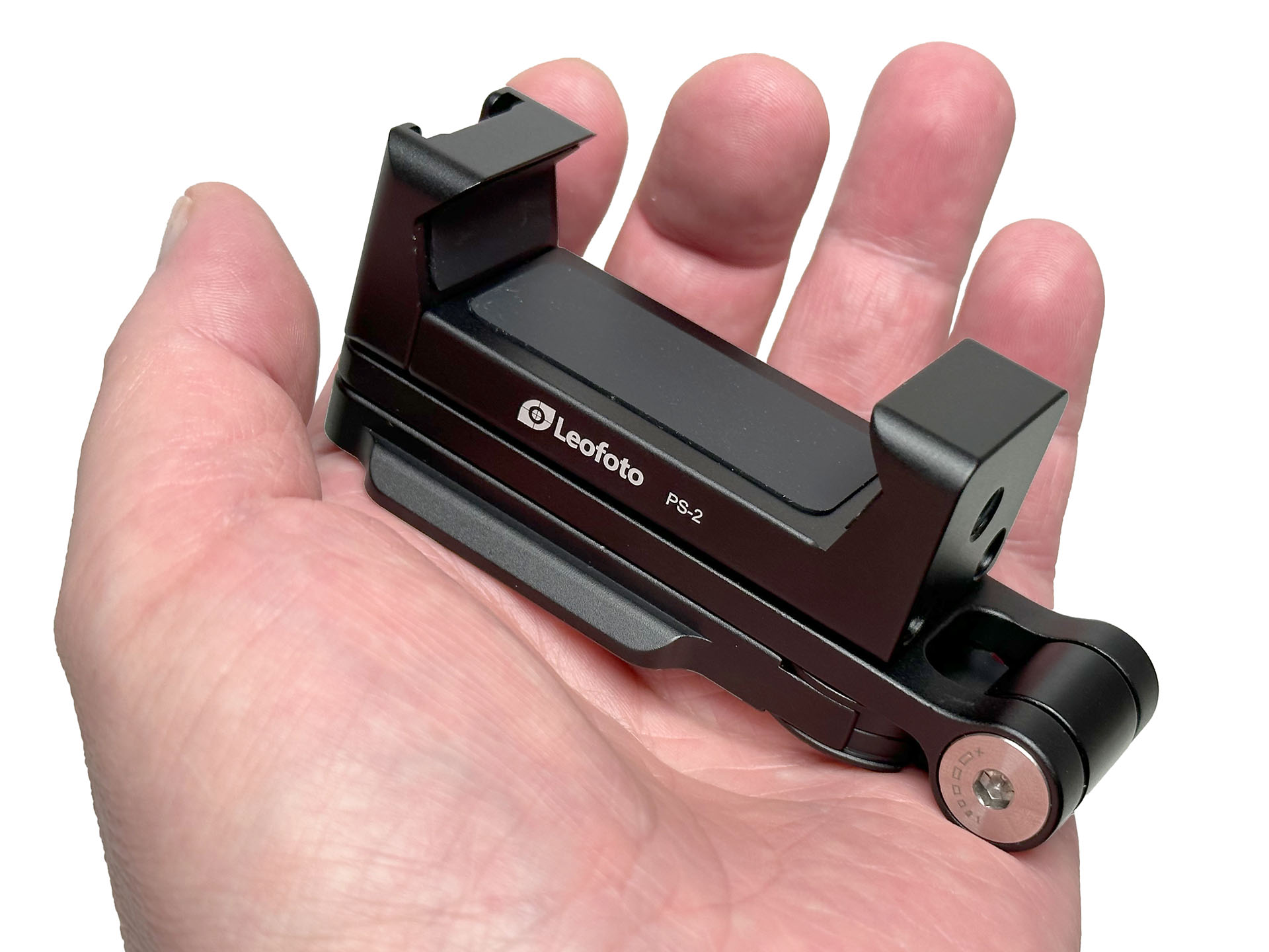 収納時サイズは、長さ98×幅28×奥行き39mm。重さは145g。