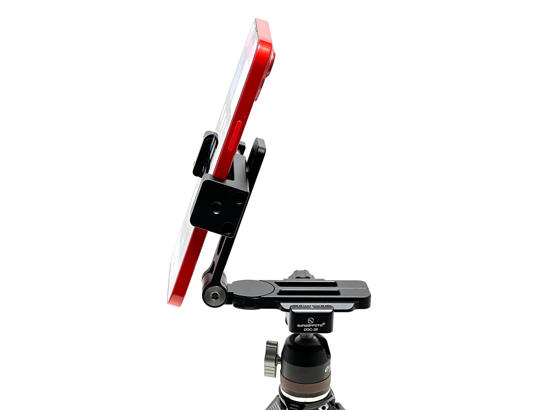 脚のアルカスイス互換プレート部が水平になるようにセットした様子。スマートフォンレンズ画角によっては三脚やホルダーが写り込むことがある。横向きだとなおさらだ。