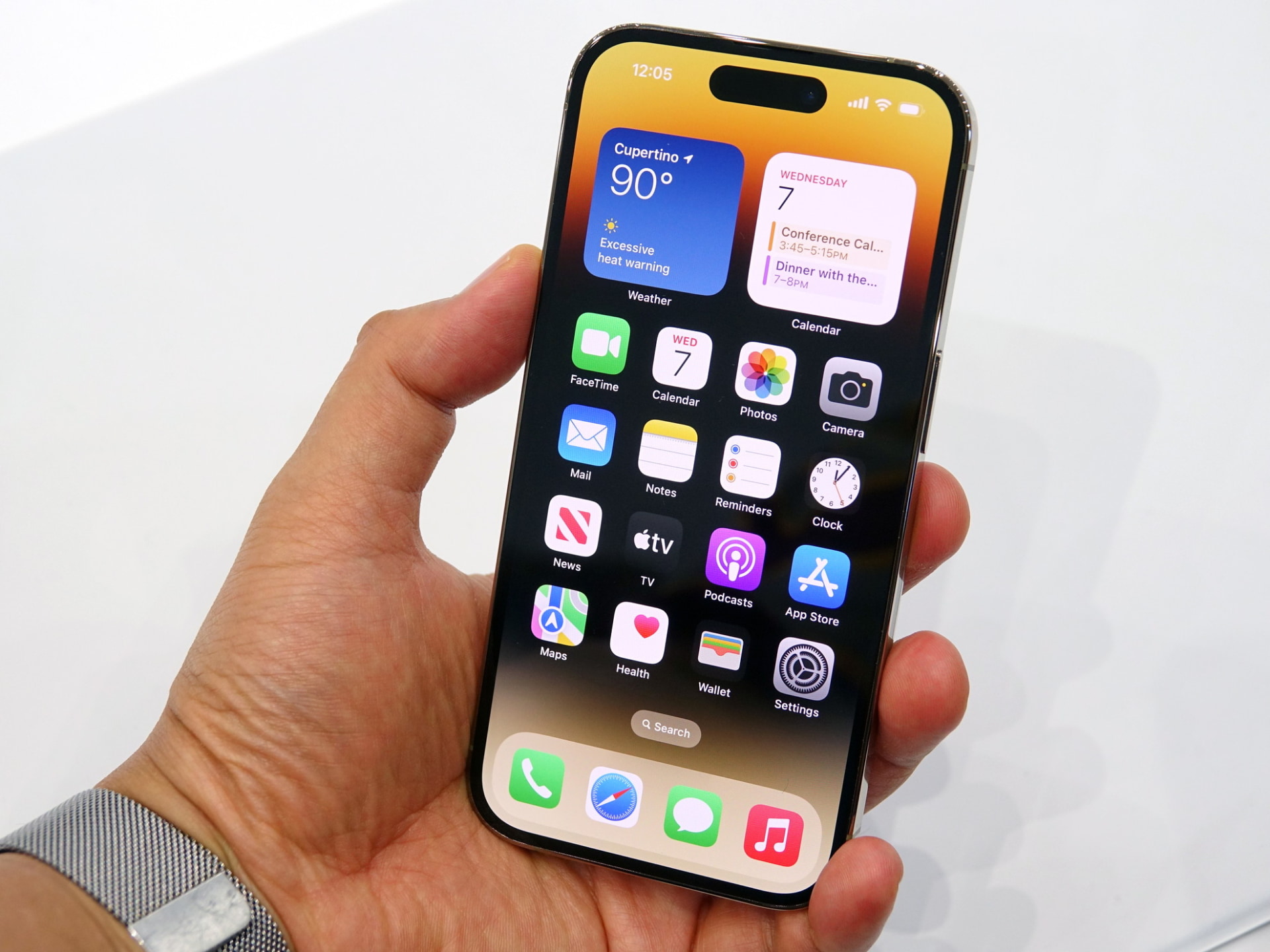 iPhone 14 Proの128GB版は、ドコモで17万4130円。いつでもカエドキプログラムの残価は8万6760円に設定されている